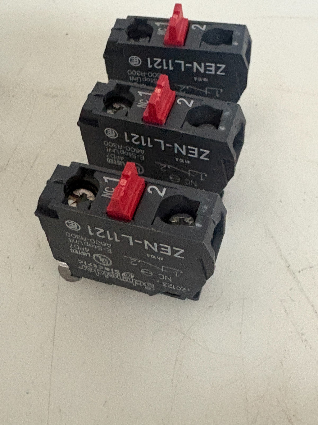 SCHNEIDER ELECTRIC MIX LOT MICRO SWITCH 7XZEN-L1111  3X ZEN-L1121  6X ZBE-1012