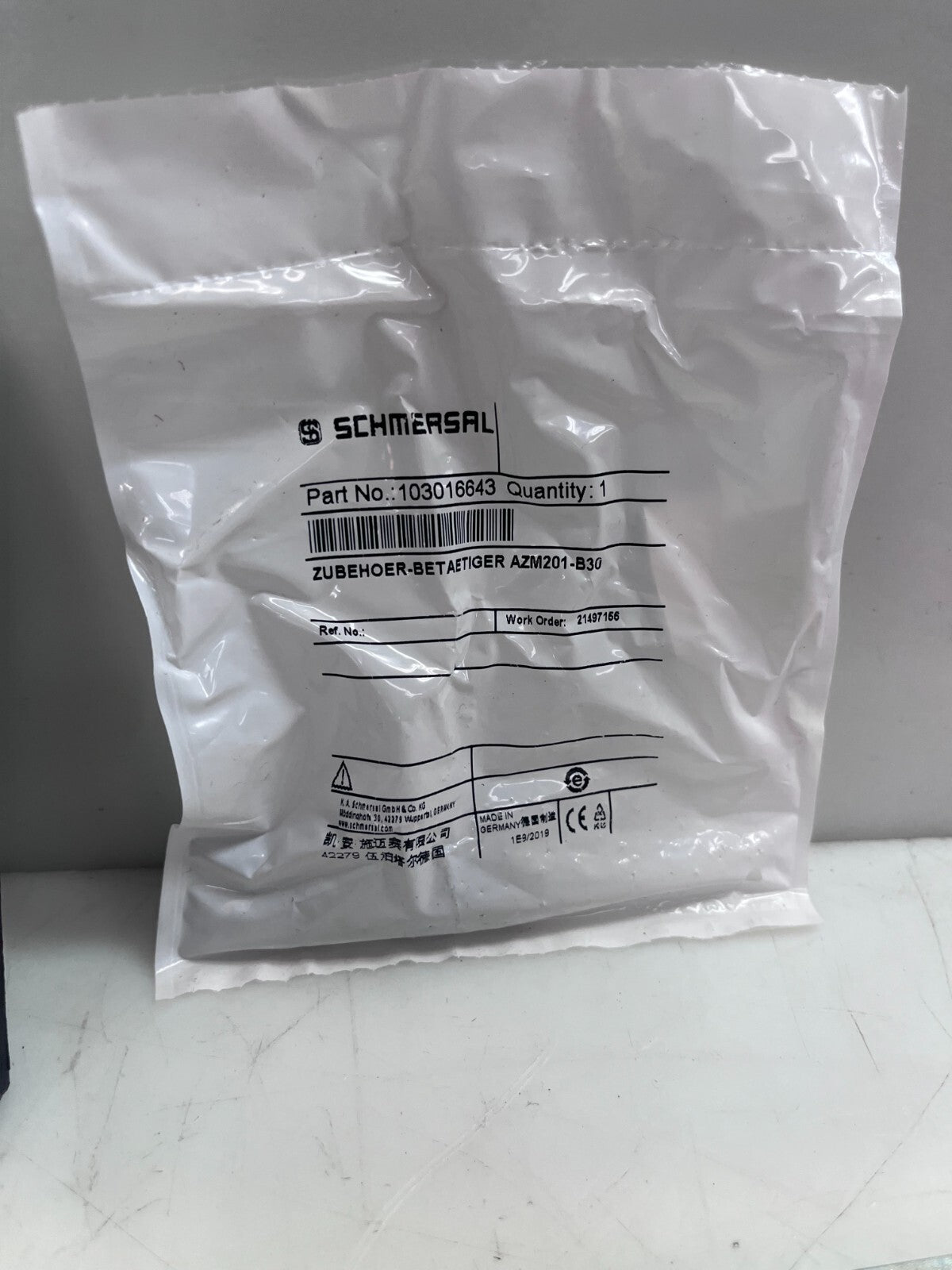 SCHMERSAL ZUBEHOER-BETAETIGER  AZM201-B30 Safety Interlock Switch 1030166431