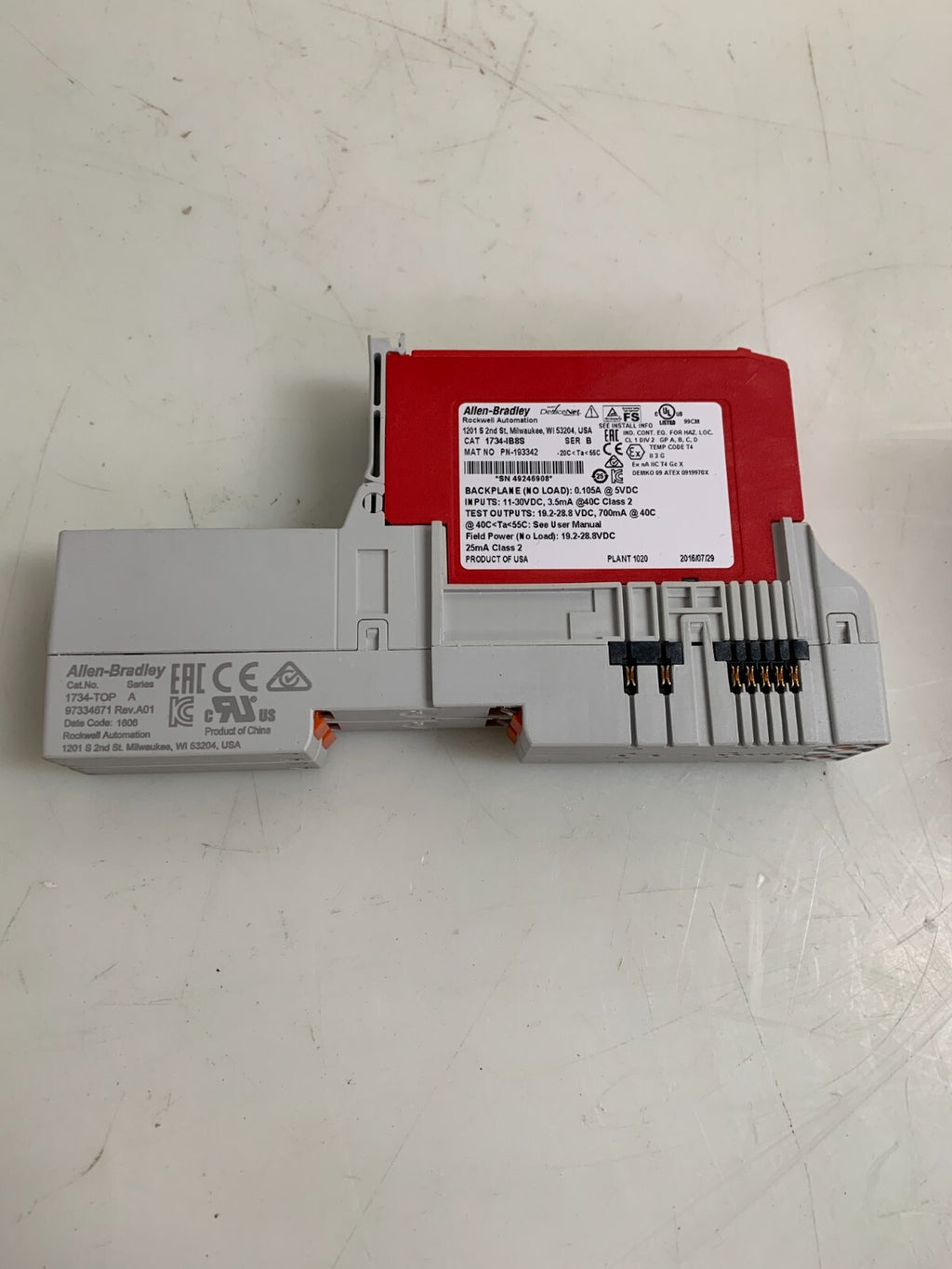 ALLEN BRADLEY 8 CHANNEL SAFETY SOURCING OUTPUT MODULE 1734-IB8S SER B W/1734-TOP