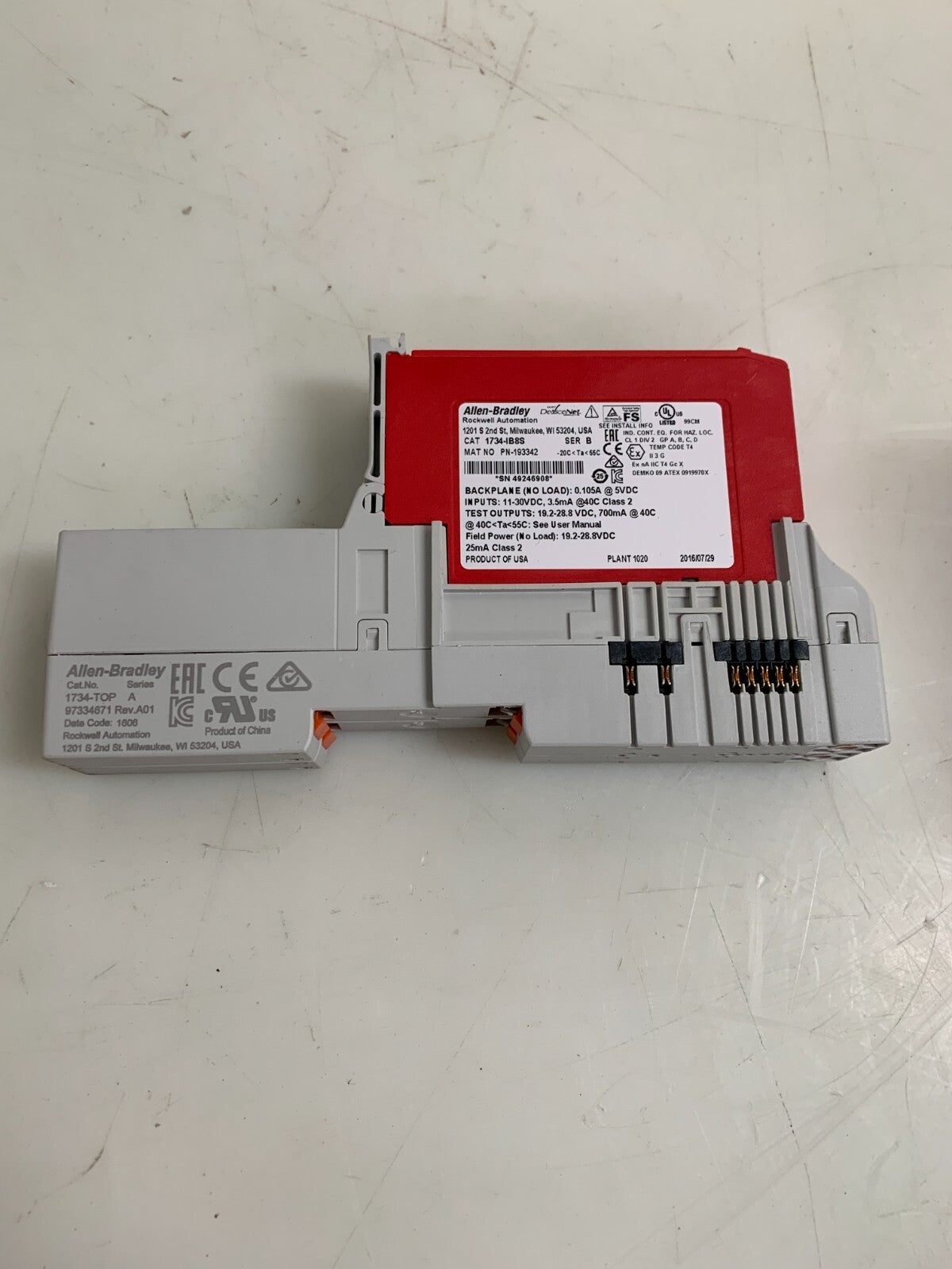 ALLEN BRADLEY 8 CHANNEL SAFETY SOURCING OUTPUT MODULE 1734-IB8S SER B W/1734-TOP