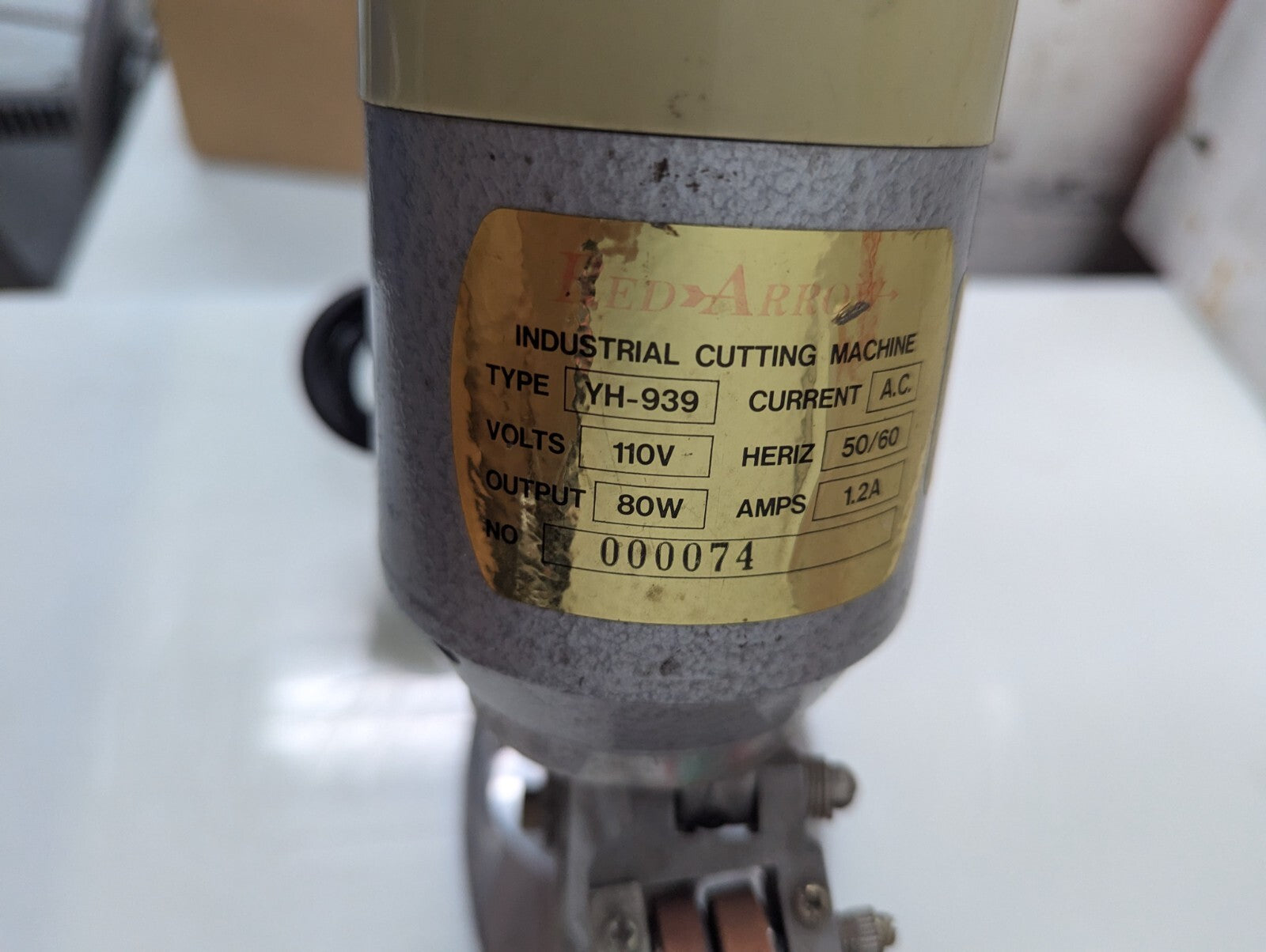 CAROUSELL YH-939 Electric Cloth Cutter, Round Blade