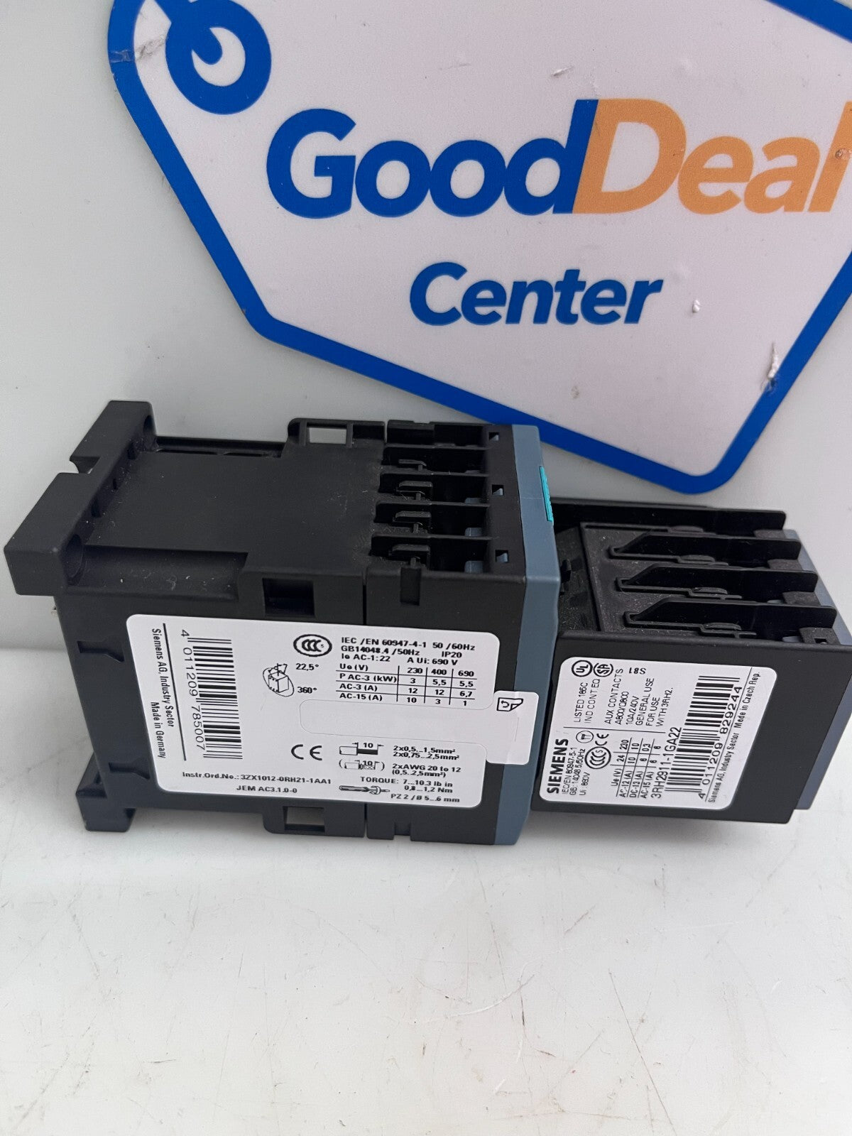 SIEMENS Sirius Contactor  3RT2017-1BB42  w/3RH2911-1GA22 & 1x 3RH2916-1DG00