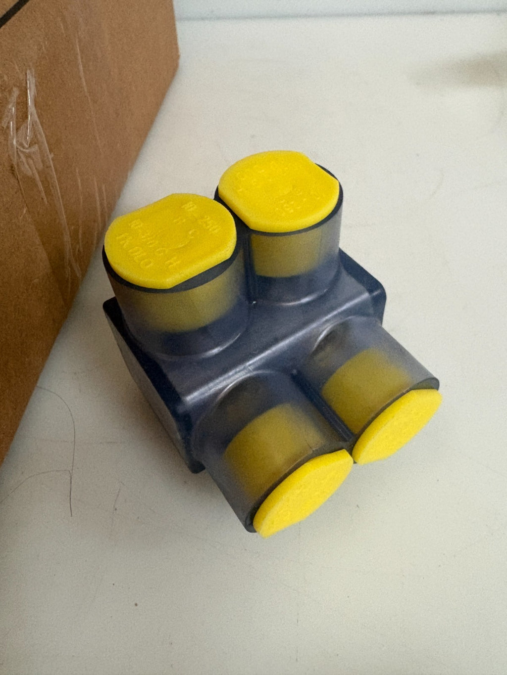 BURNDY BIT 250 FX BOTH SIDE UNITAP CONNECTOR  24 IN BOX0