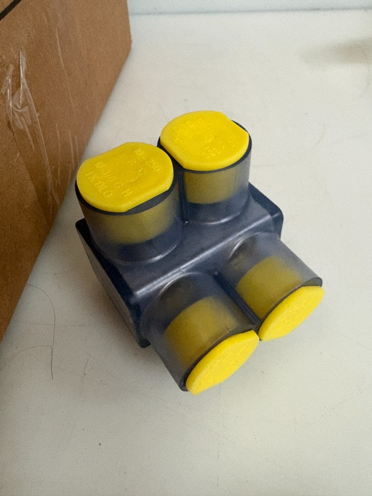 BURNDY BIT 250 FX BOTH SIDE UNITAP CONNECTOR  24 IN BOX0