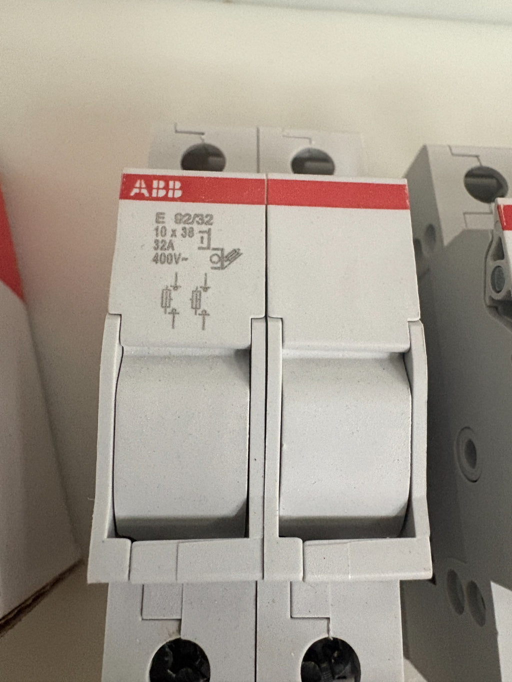 ABB FUSE DISCONNECTOR E 92/32 2 CSM200883R1801 3 PER BOX