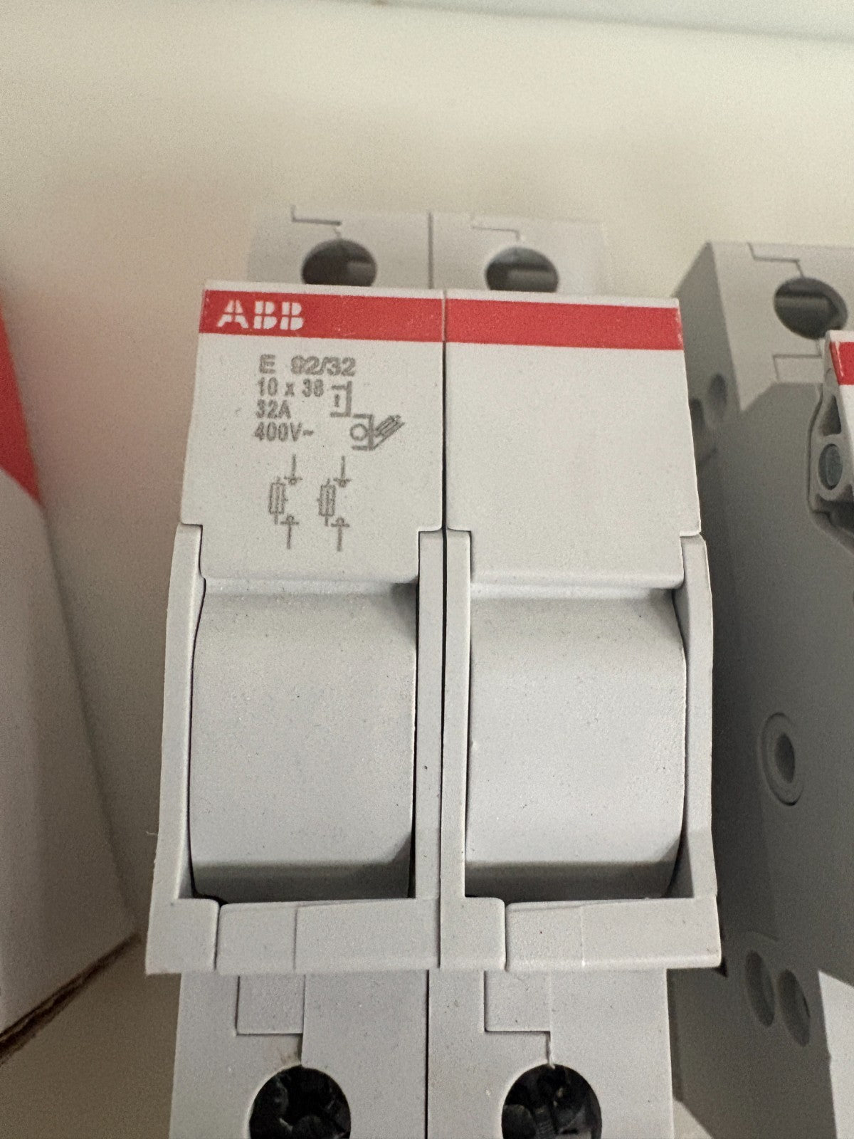 ABB FUSE DISCONNECTOR E 92/32 2 CSM200883R1801 3 PER BOX