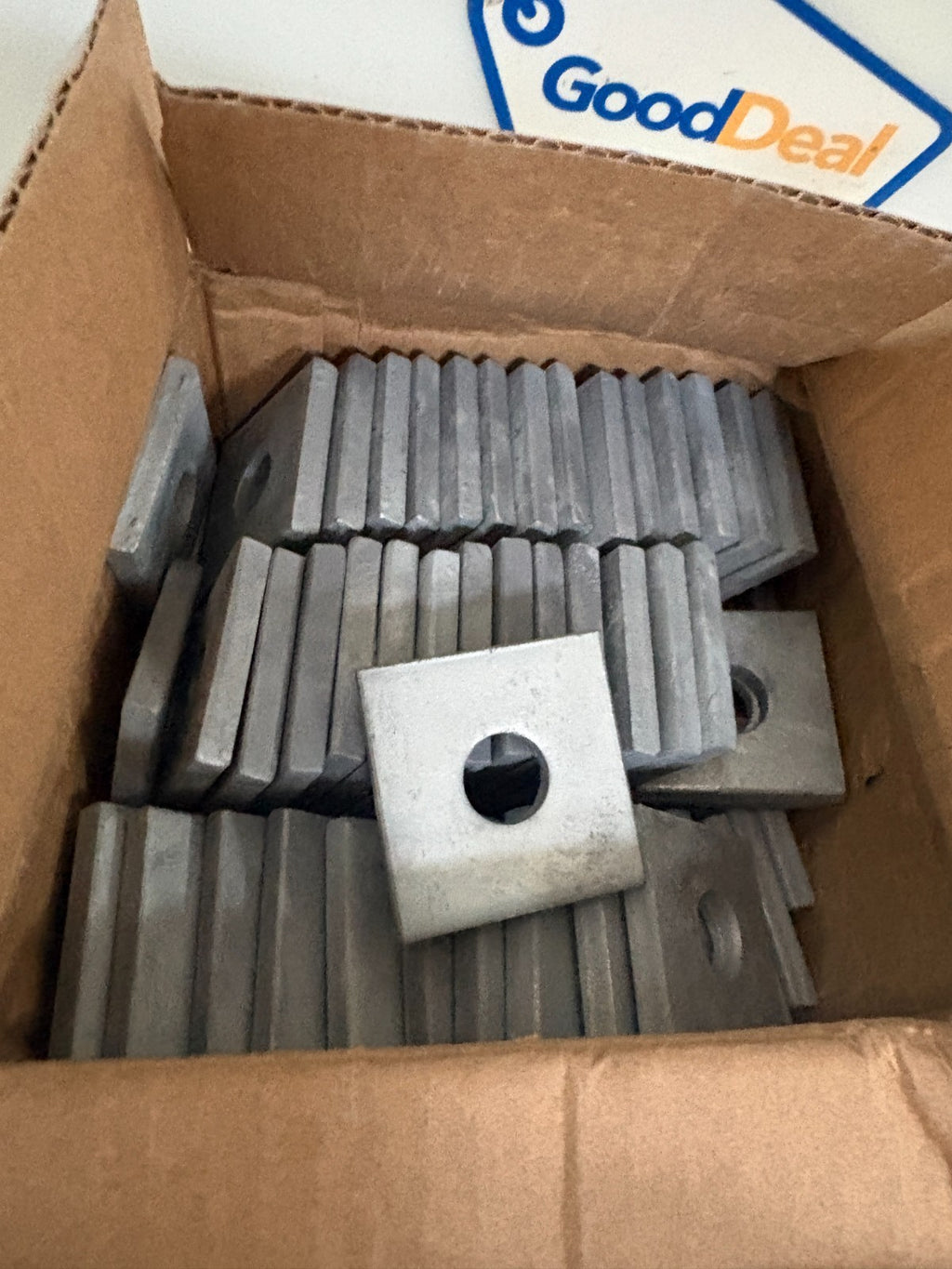LOT OF 100 ABB THOMAS & BETTS FLAT PLATE FITTING AB241-1/2 HDGC3