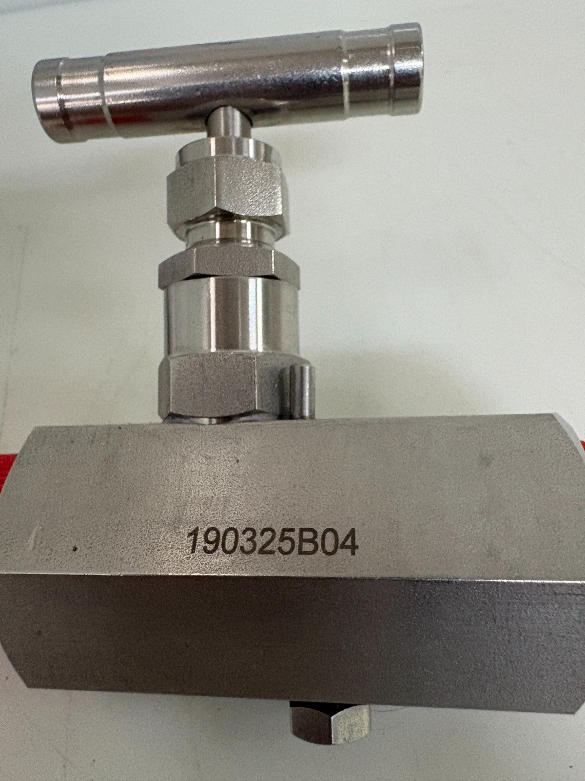 GRM 1/2" BLOCK AND BLEED NEEDLE VALVE 10 000 PSI NB150002 190325B042