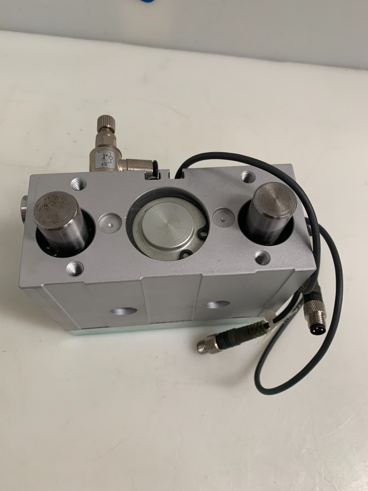 FESTO GUIDED ACTUATOR 170 929 DFM-32-20-P-A-K-KF  W/2 SICK 1023975 RZT6