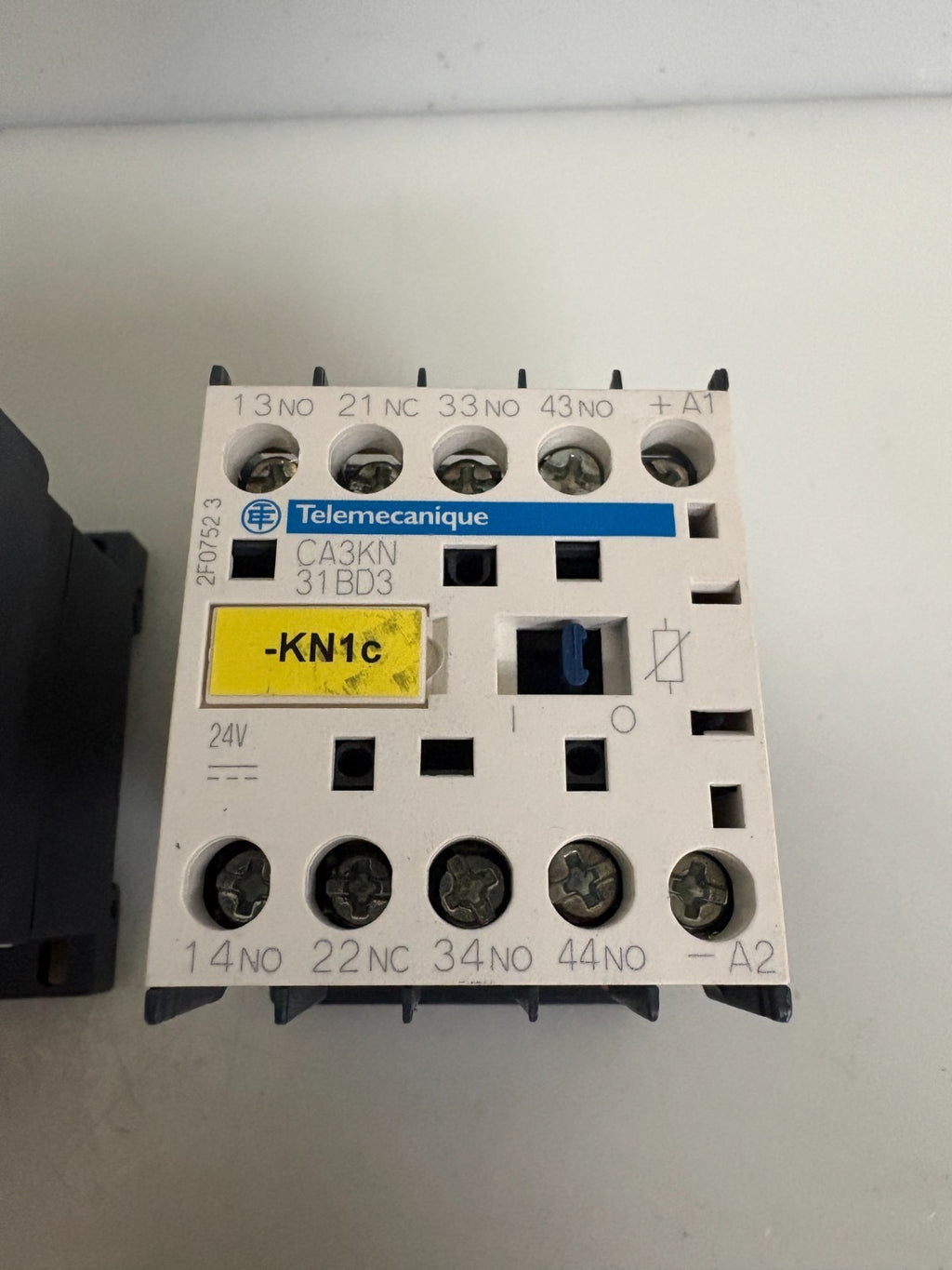 LOT OF 3 SCHNEIDER TELEMECANIQUE CONTROL RELAY CASKN 31 BD3