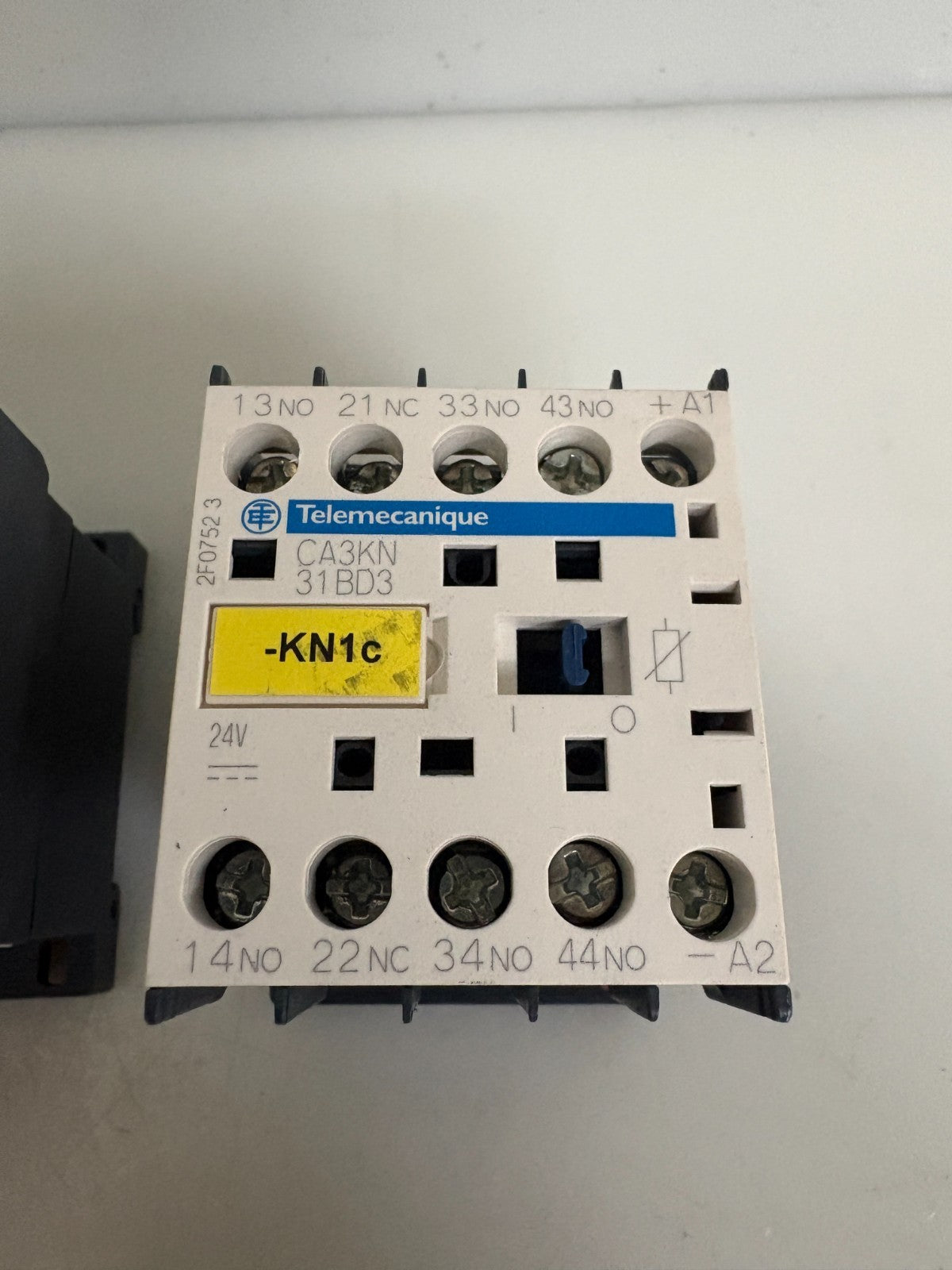 LOT OF 3 SCHNEIDER TELEMECANIQUE CONTROL RELAY CASKN 31 BD3