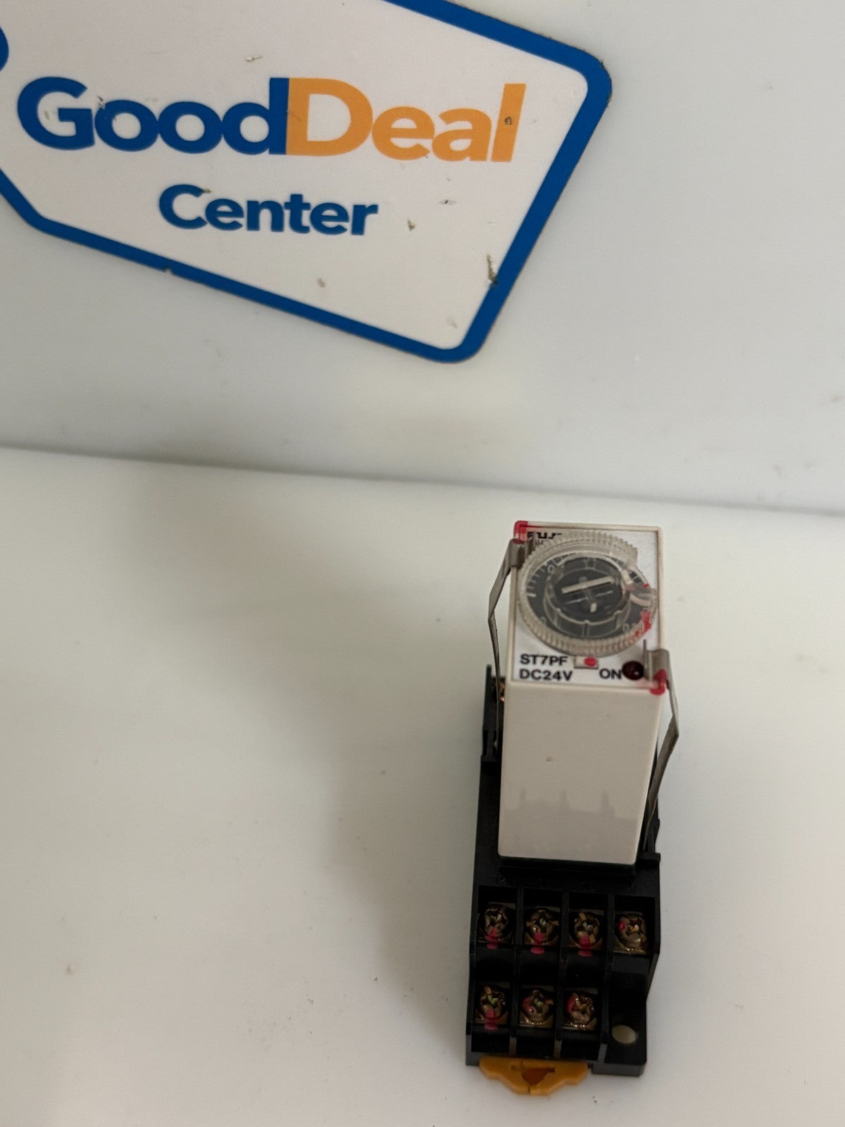 OMRON H3Y TIMER H3Y-4 W/BASE