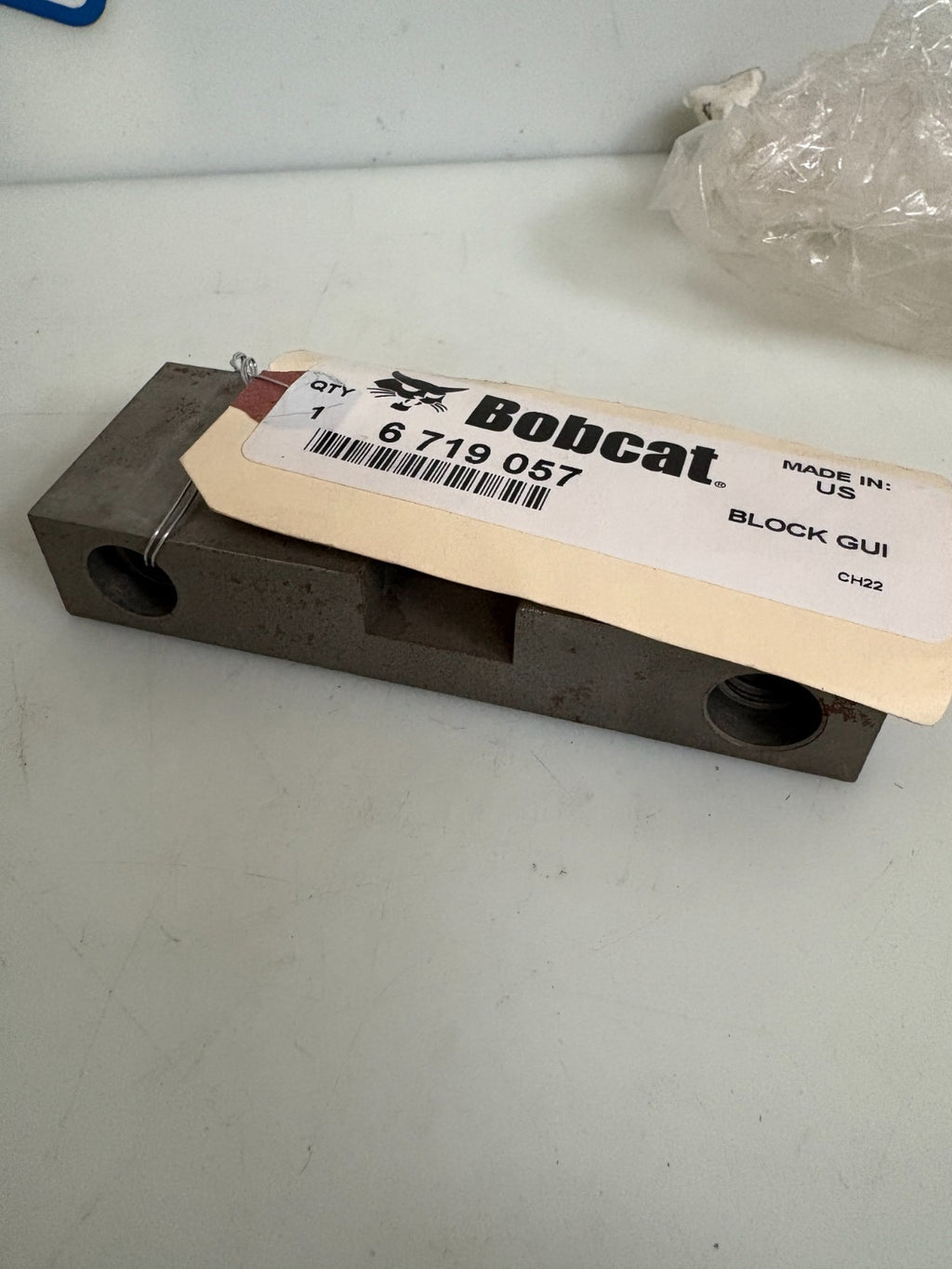 LOT OF 2 BOBCAT BLOCK GUIDE 6 719 057