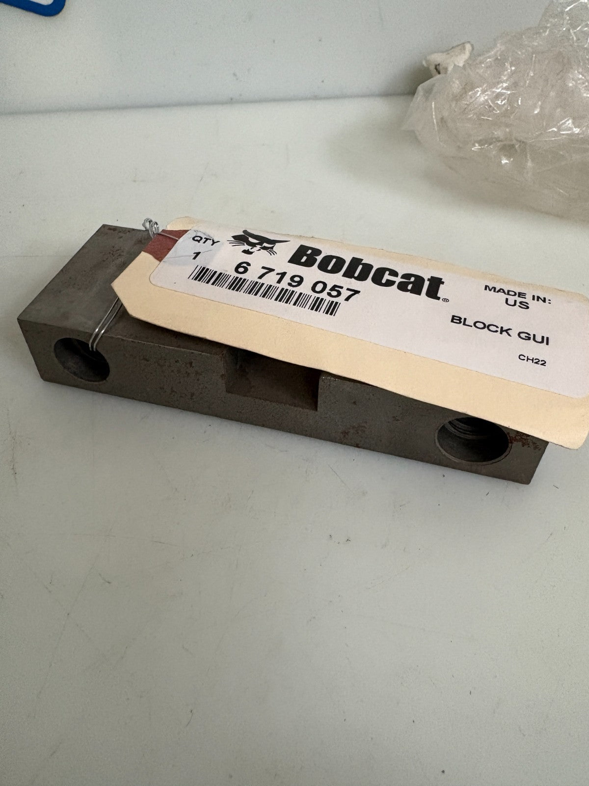 LOT OF 2 BOBCAT BLOCK GUIDE 6 719 057