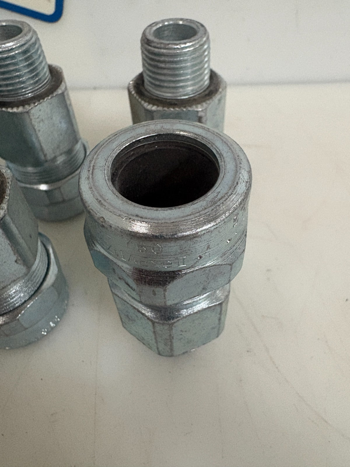 LOT OF 10 ABB THOMAS & BETTS 1/2" STAR TECK CABLE FITTING1