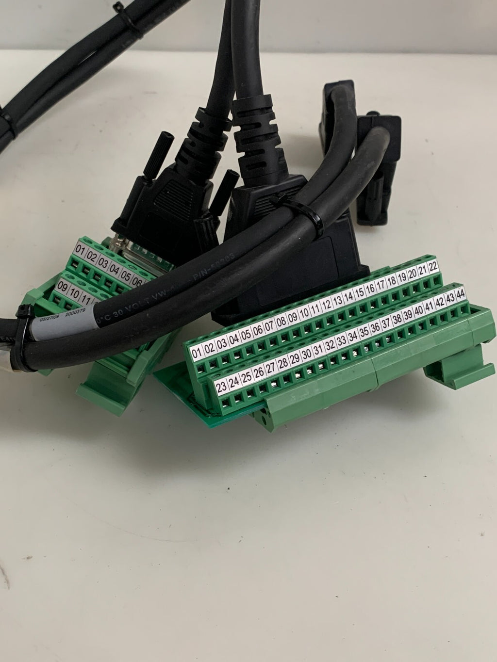 PHOENIX CONTACT 2090-U3BB-D44 MODULE W/2090-UXBB-D15 AND CABLES