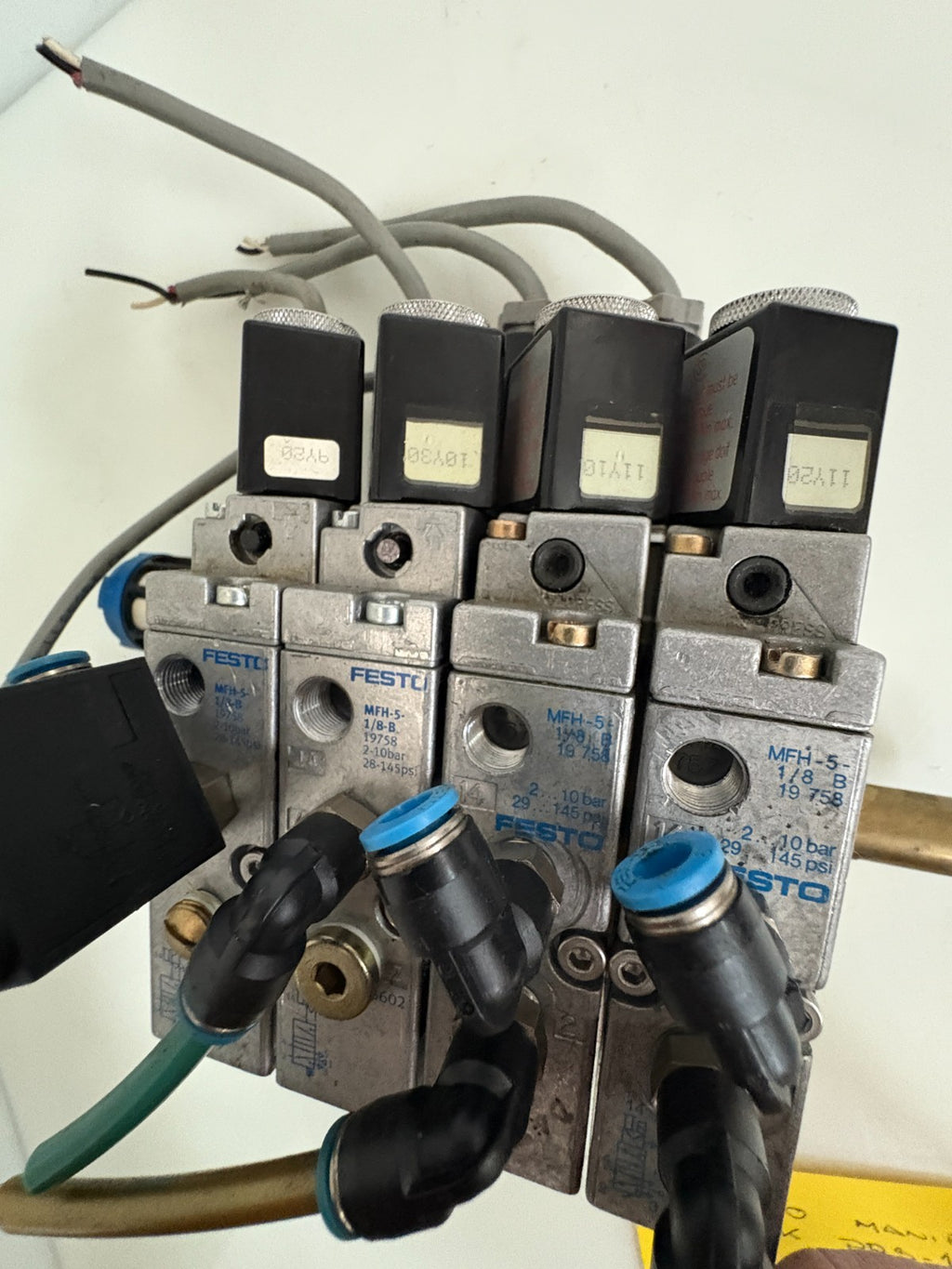 FESTO MANIFOLD BLOCK PRS-1/8-4-B B W/FESTO PRESSURE SWITCH PEV-1/4-B1