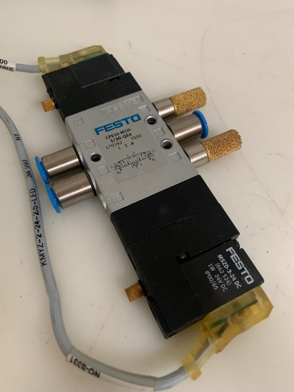 FESTO PNEUMATIC SOLENOID VALVE #170192 CPE10-M1H-5/3G - Q561