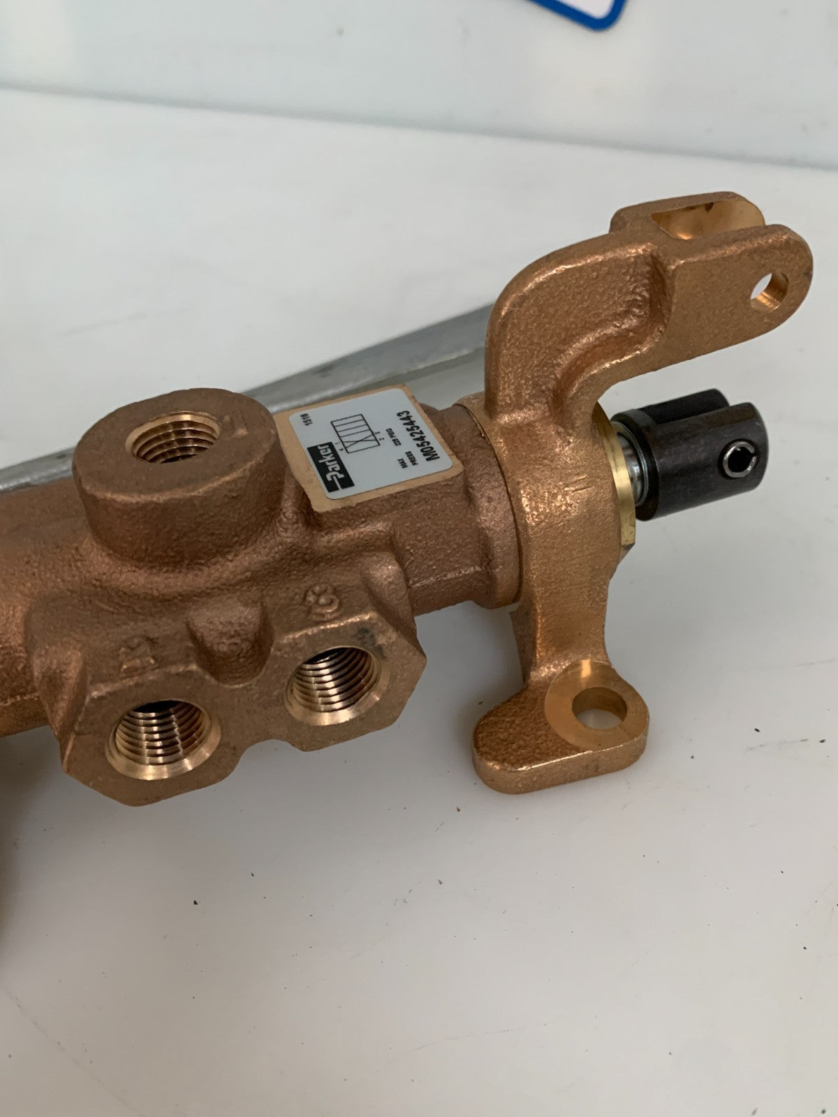 PARKER PNEUMATIC MANUAL VALVE M05425443
