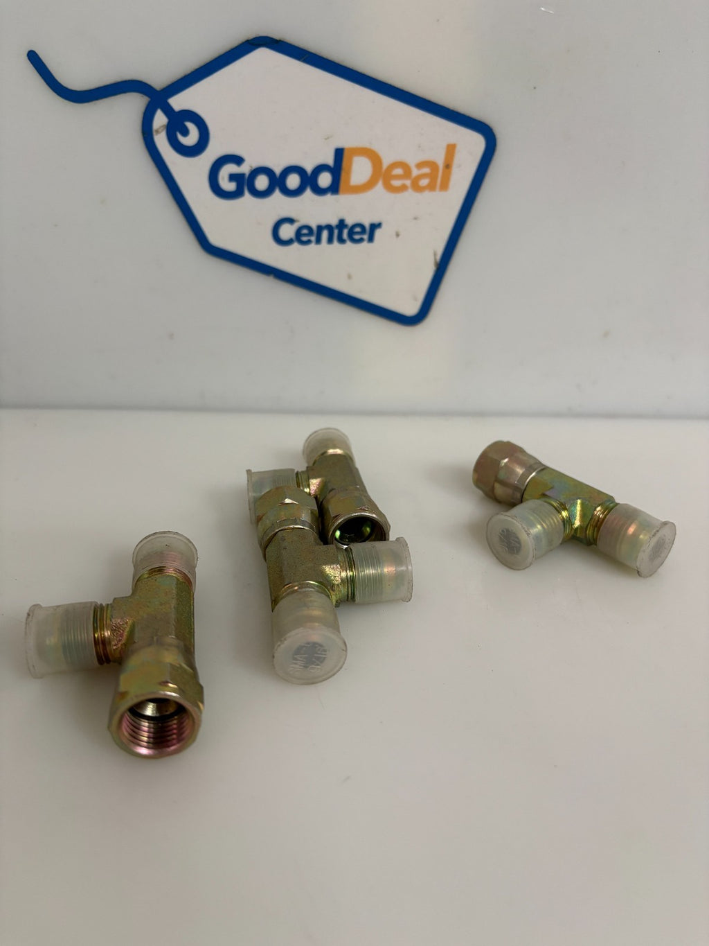 LOT OF 4 PARKER FITTING 063-T-66