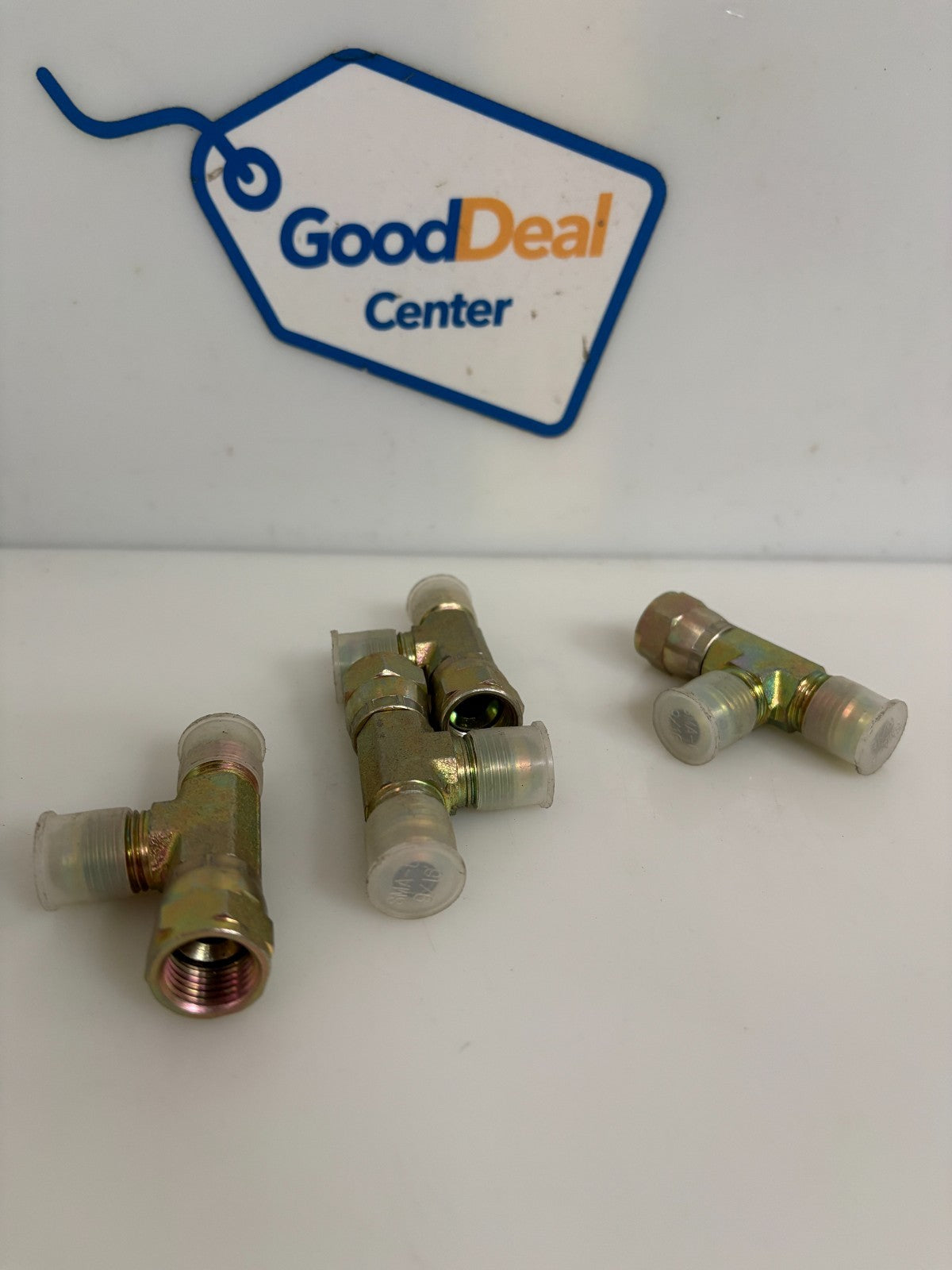 LOT OF 4 PARKER FITTING 063-T-66
