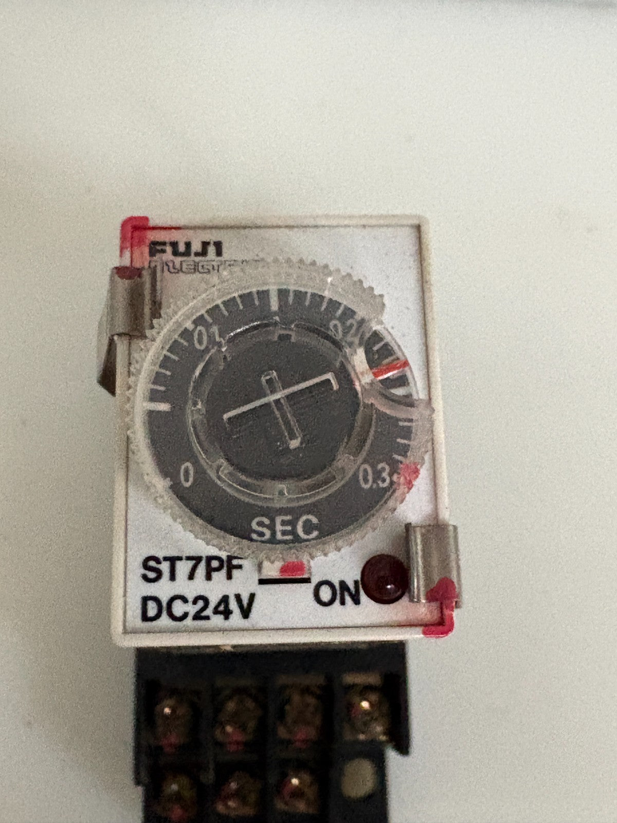 OMRON H3Y TIMER H3Y-4 W/BASE