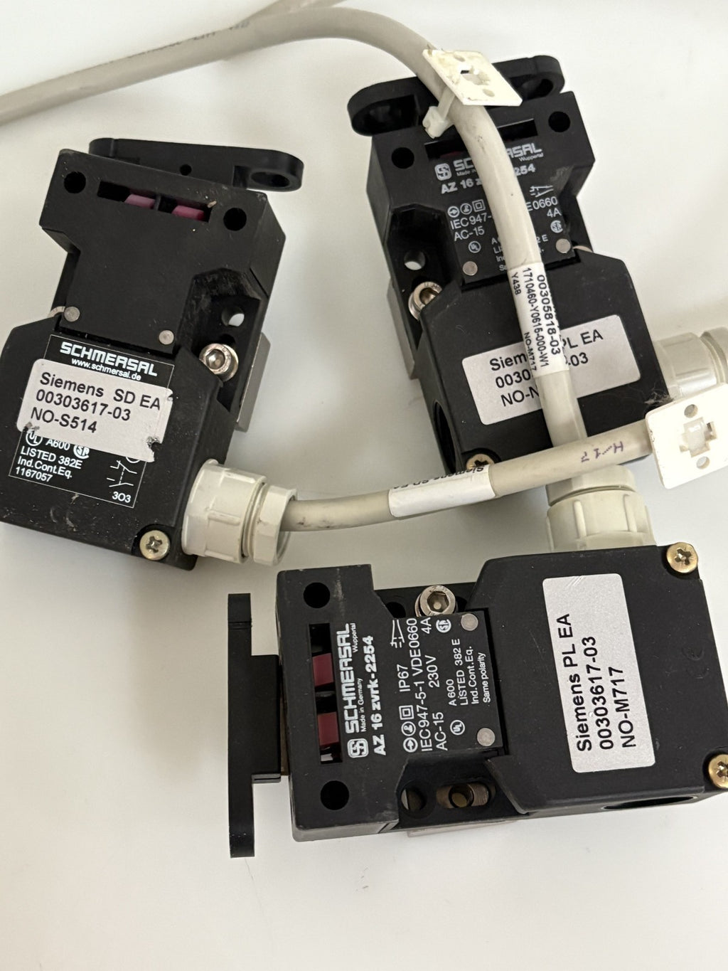 LOT OF 3 SCHMERSAL SAFETY SWITCH AZ 16 ZVRK-2254 SIEMENS 00303617-032