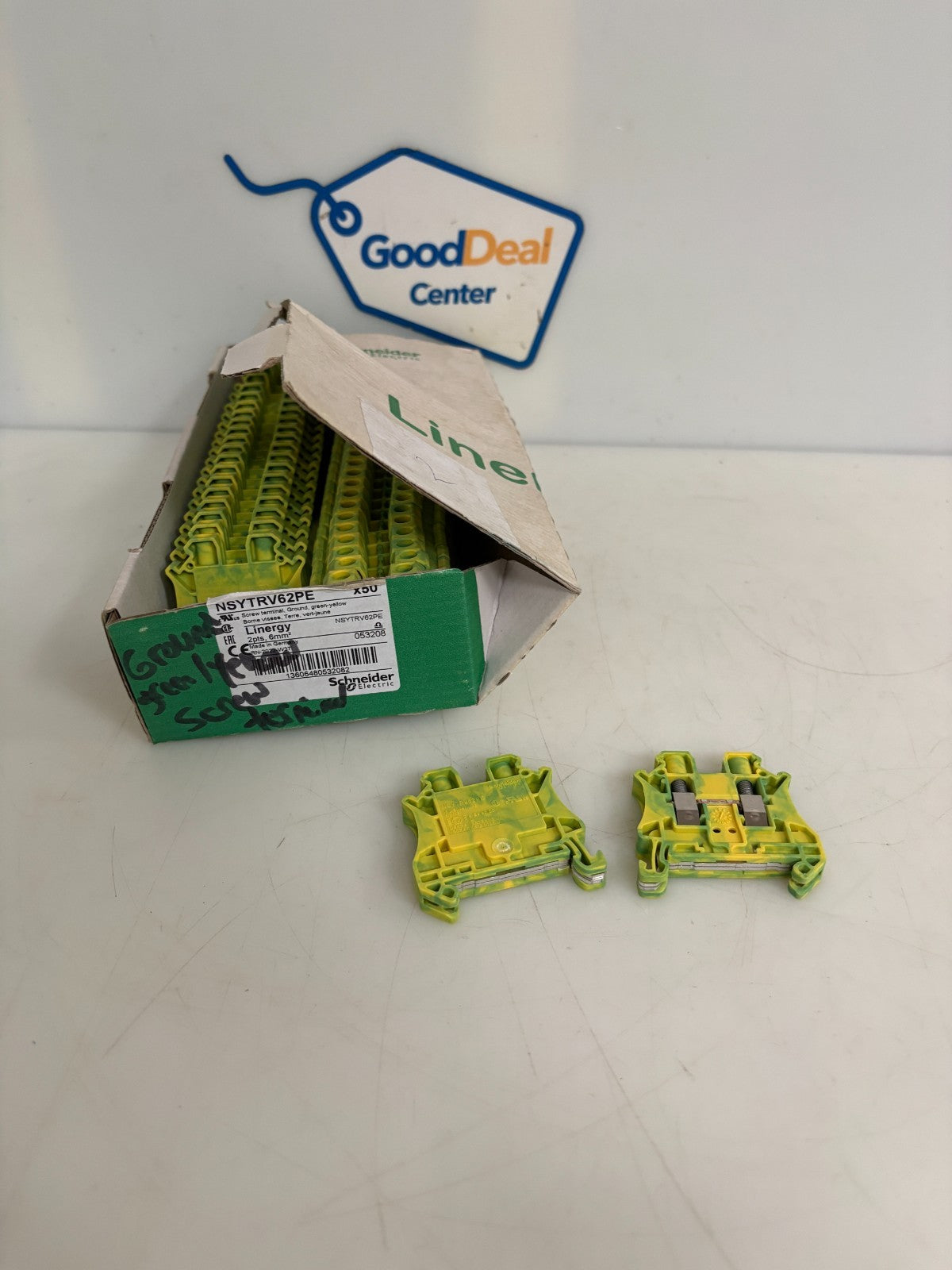 LOT OF 46 SCHNEIDER ELECTRIC TERMINAL BLOCK NSYTRV62PE0