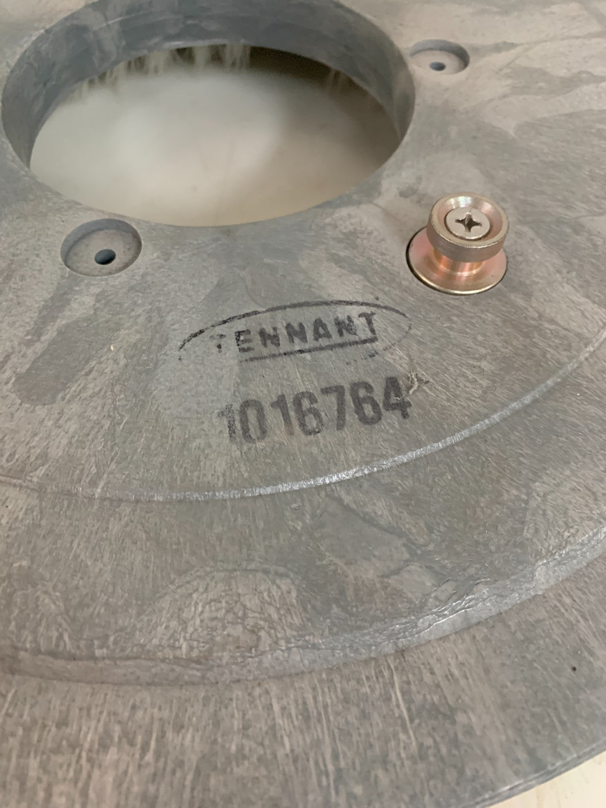 TENNANT 17" NYLON SCRUB BRUSH 3 LUG1