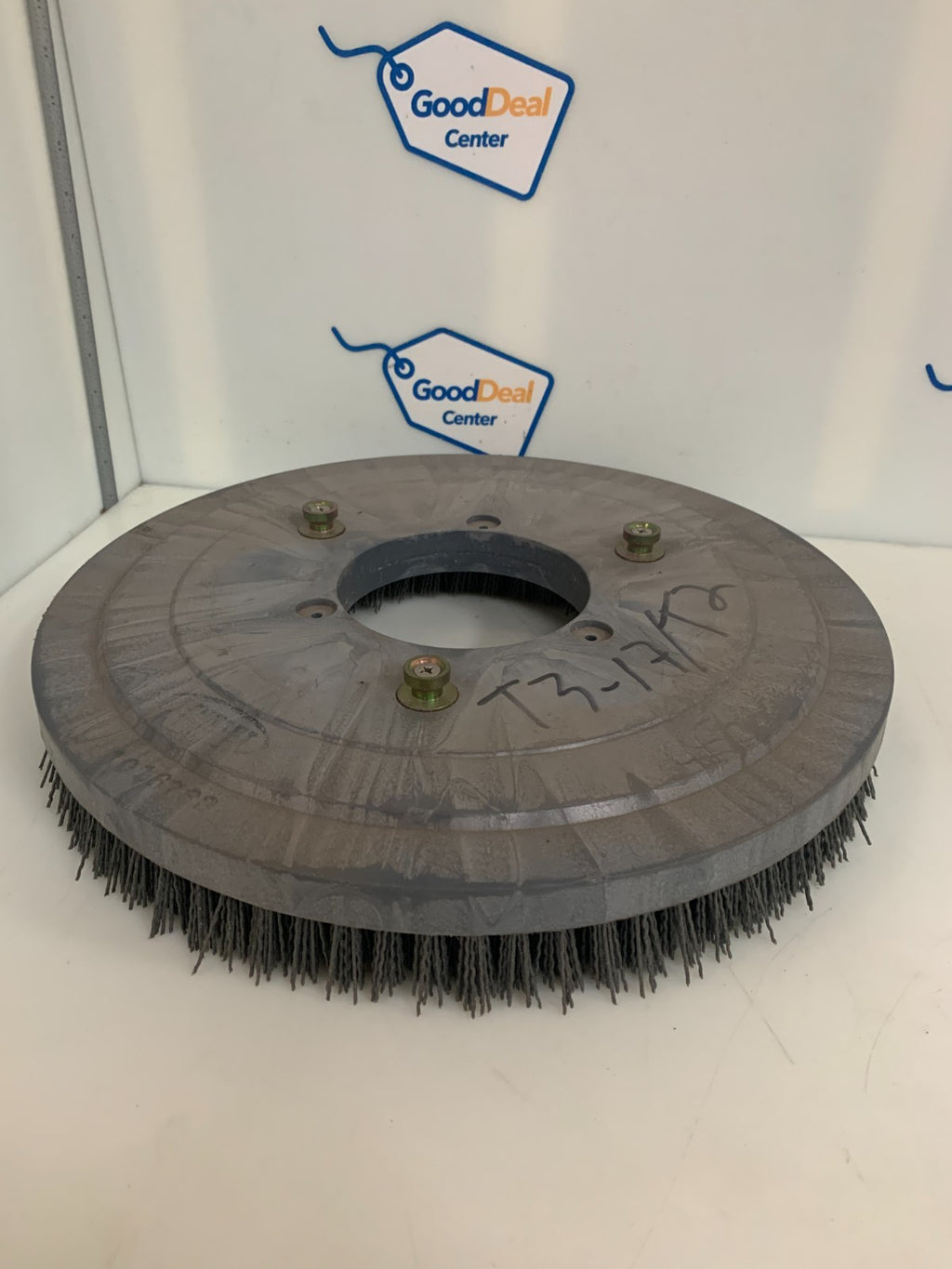 TENNANT 17" H DUTY SCRUB BRUSH 3 LUG #10167630