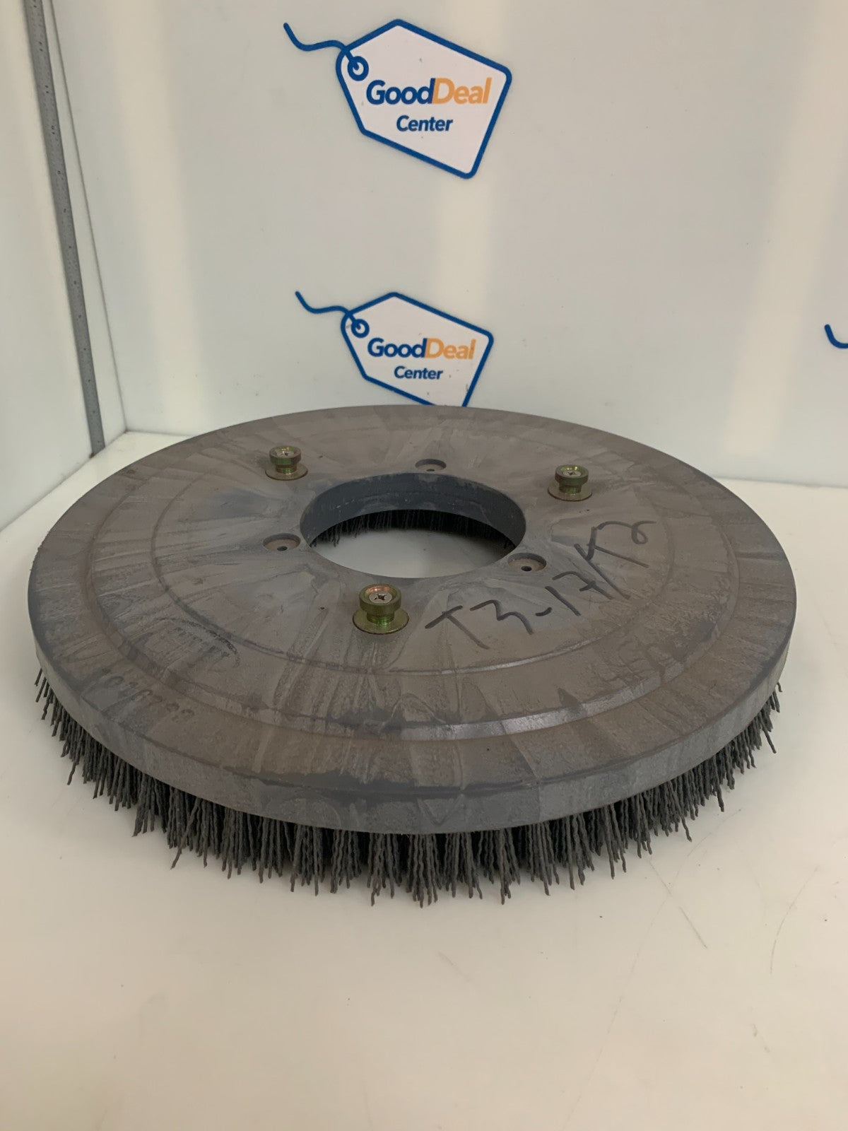 TENNANT 17" H DUTY SCRUB BRUSH 3 LUG #10167630
