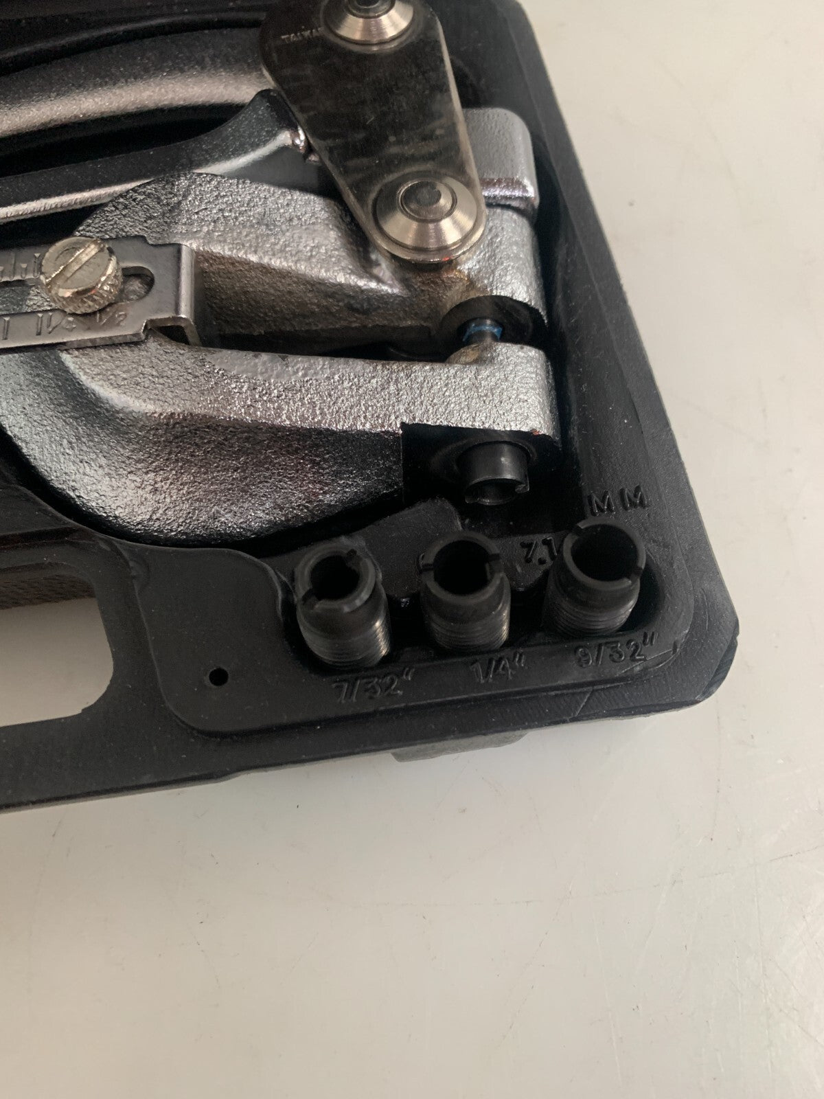 Handheld Hole Punch Kit in Case (missing parts, see photos)