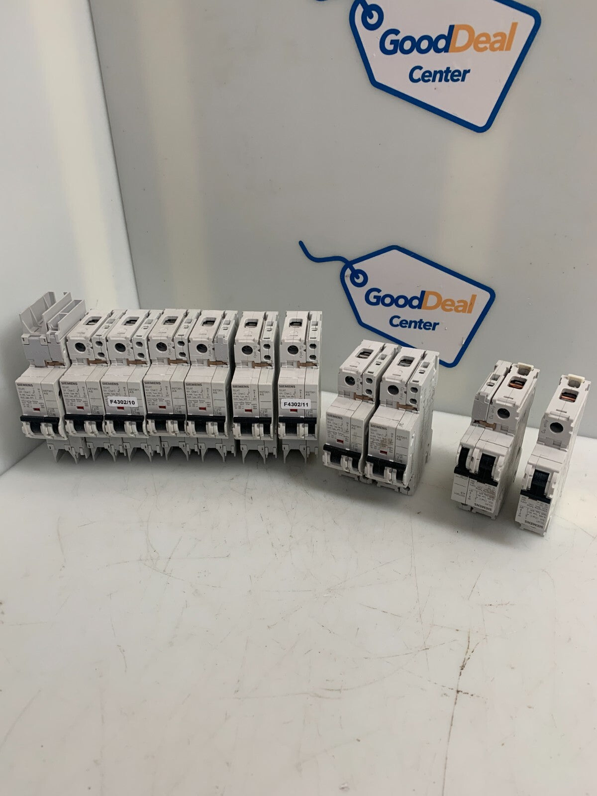 SIEMENS 5SJ41 Circuit Breakers (Lot of 11)  w/ 10Auxiliary Circuit Switch0