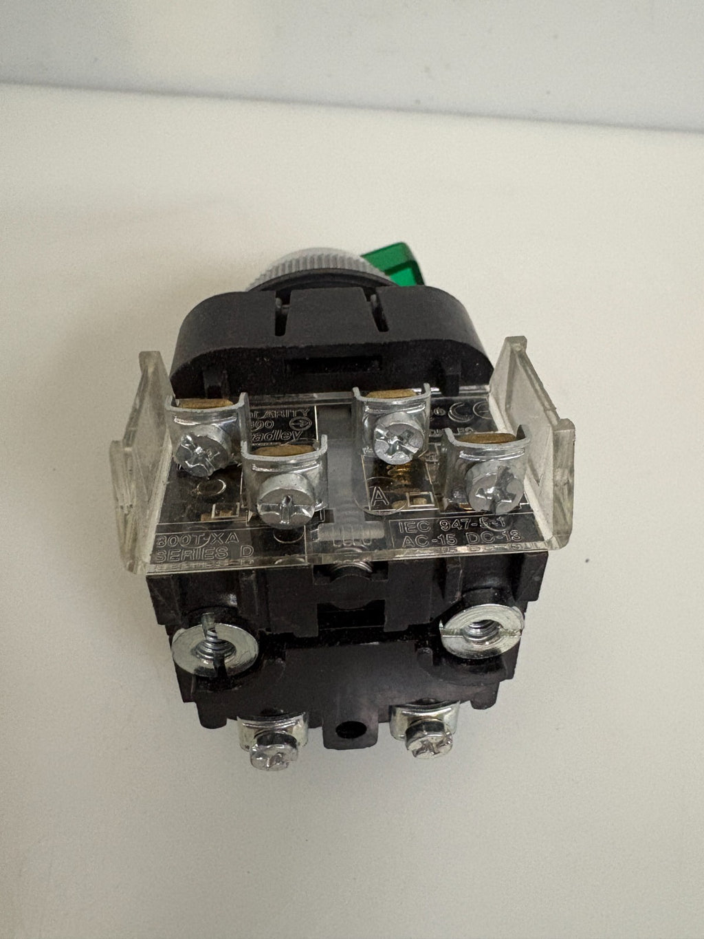 ALLEN BRADLEY 3 POSITION SELECTOR SWITCH 800T-16JG20KB7AA SER 43