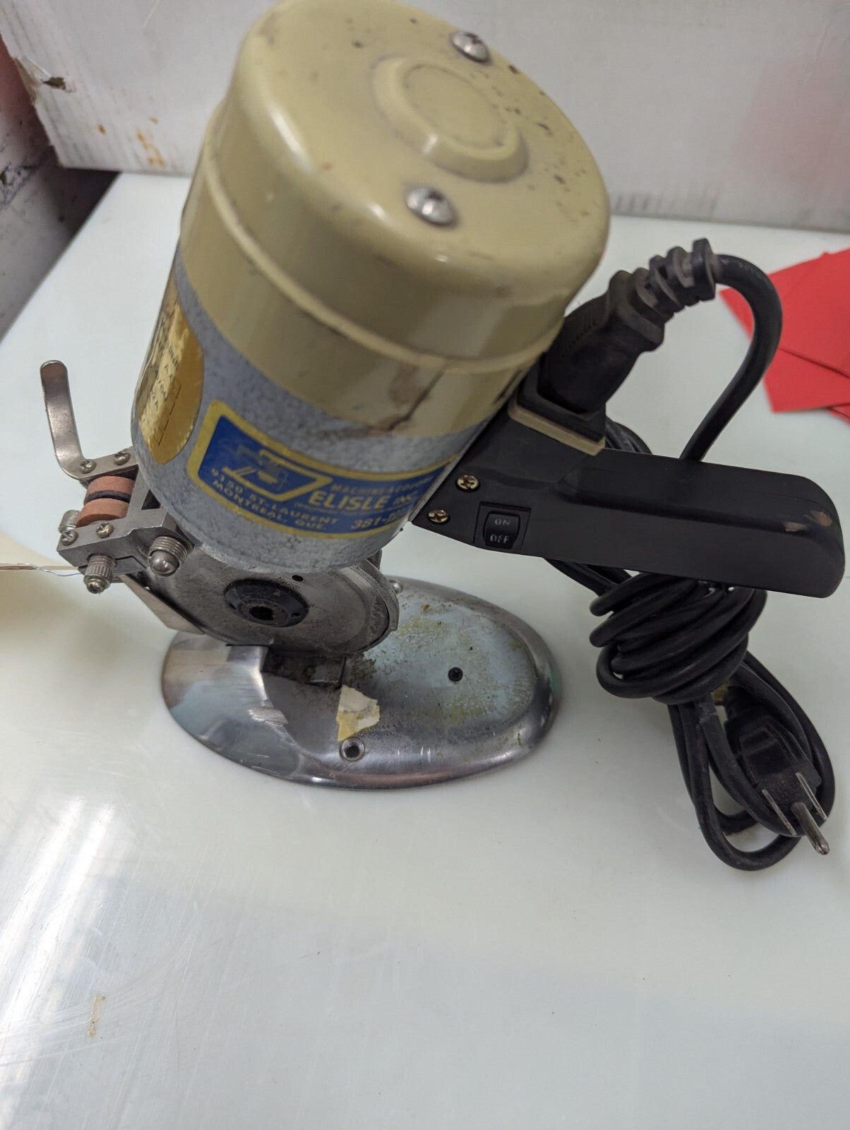 CAROUSELL YH-939 Electric Cloth Cutter, Round Blade