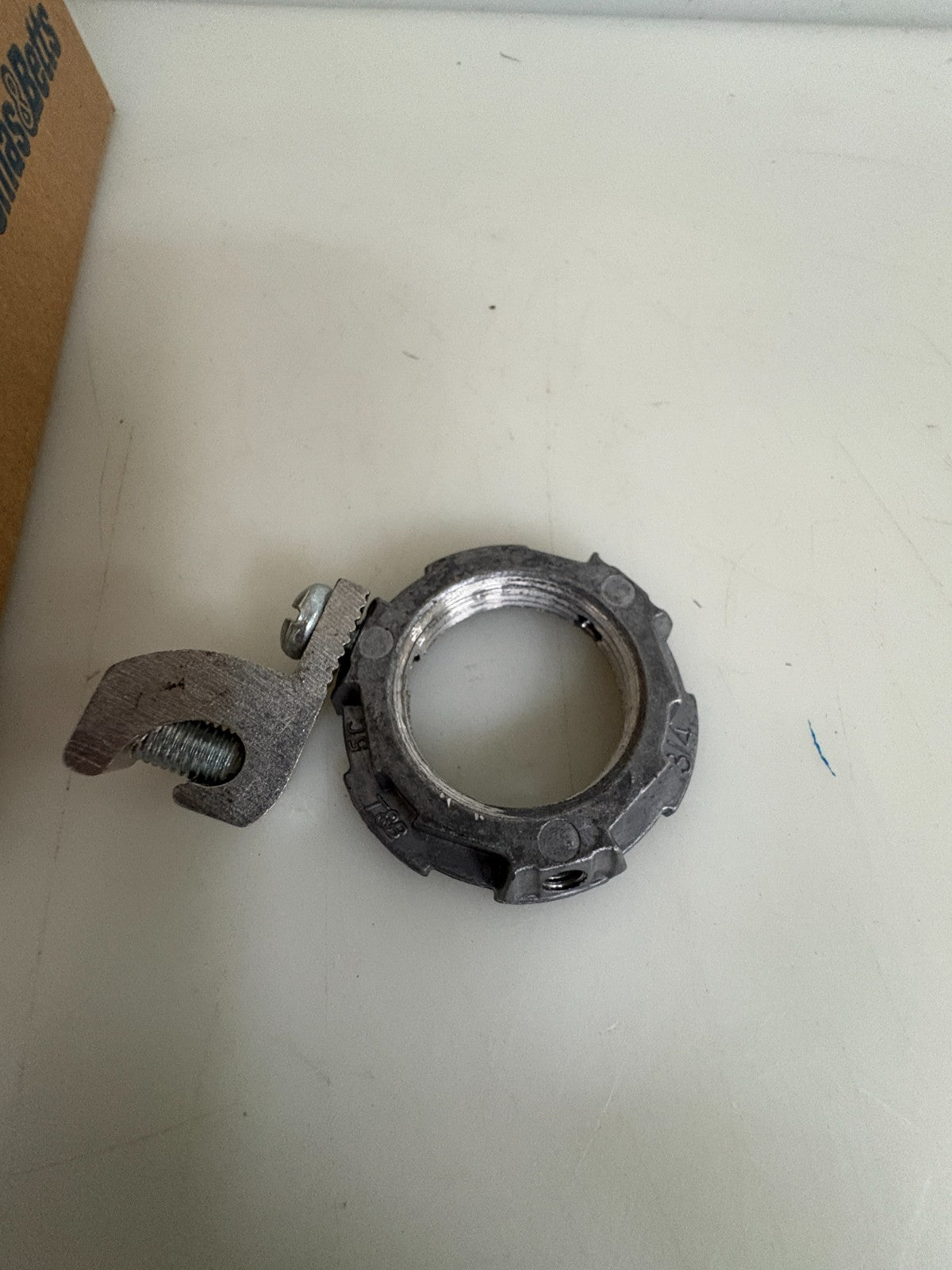 ABB THOMAS & BETTS 3/4" BOND STAR GROUNDING LOCKNUT #L075GRL 25 IN BOX1