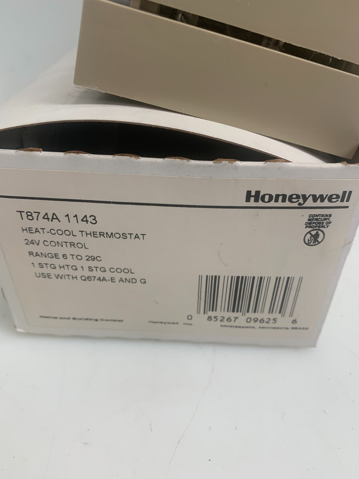 HONEYWELL  Heat-Cool Thermostat  24V Control    T874A 1143