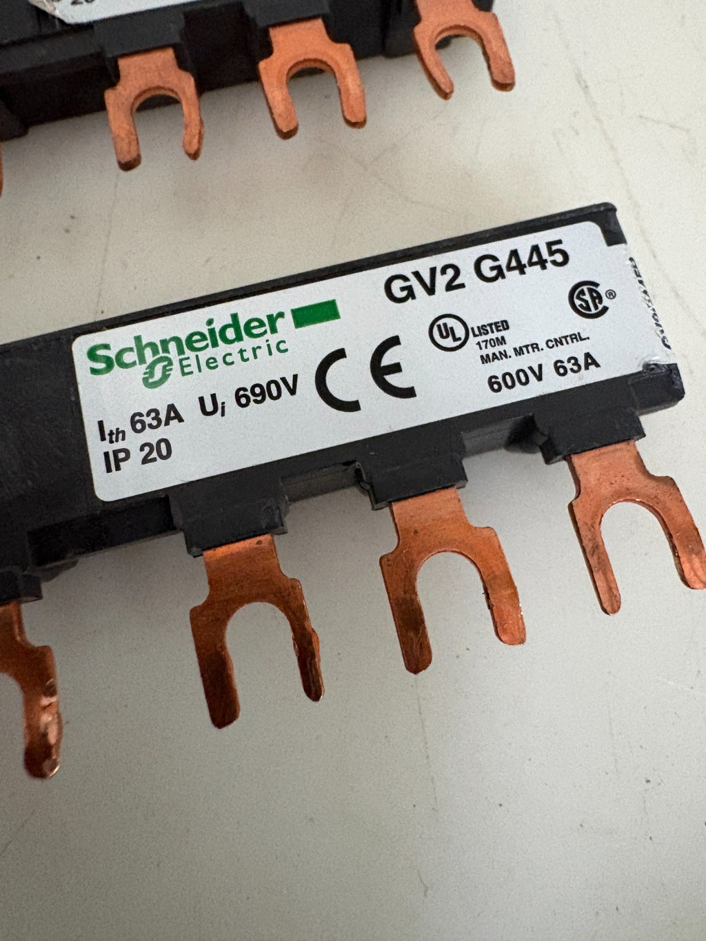 LOT OF 4 SCHNEIDER CONNEXION RAIL GV2 64451