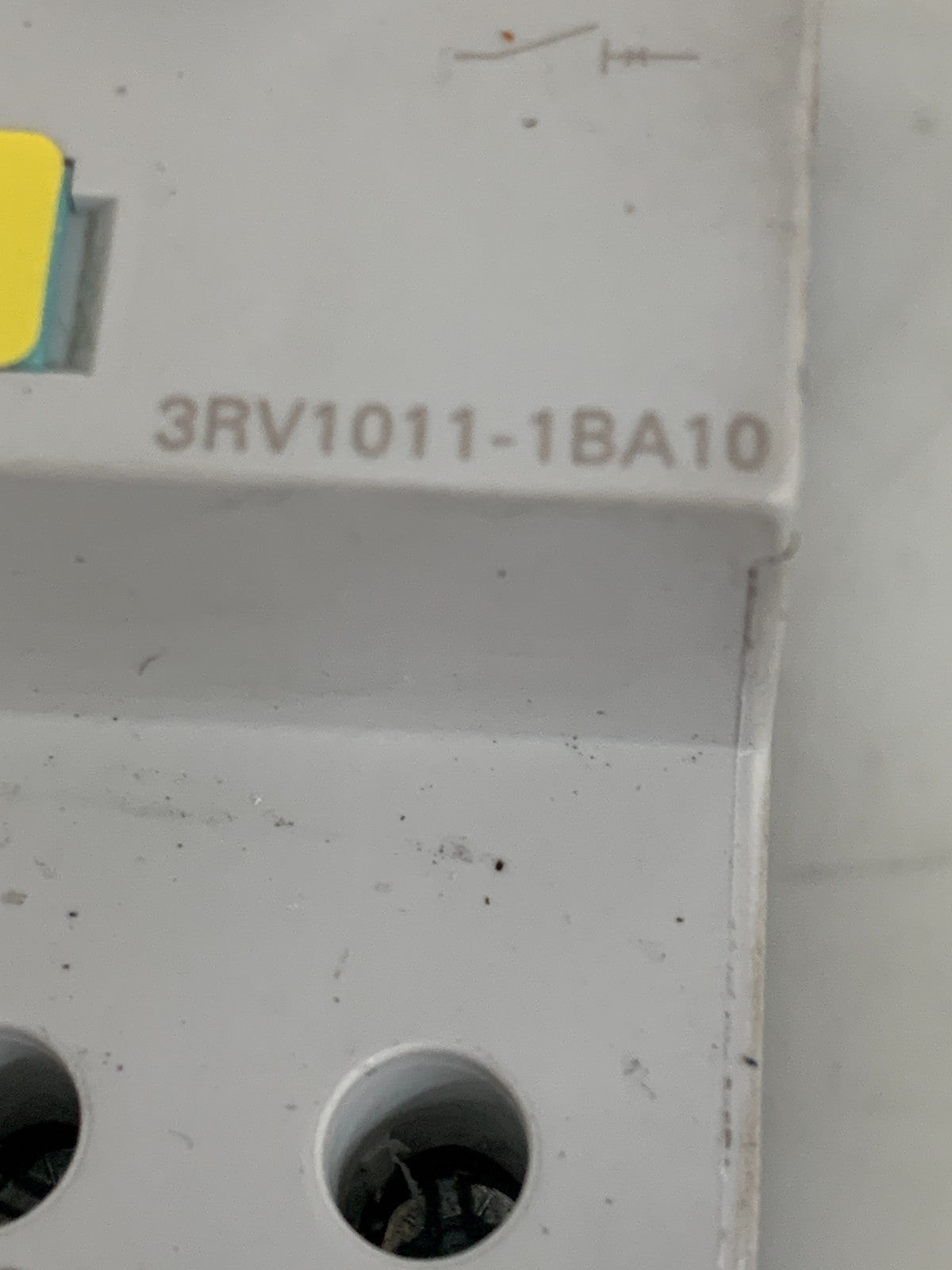 LOT OF 2 SIEMENS MOTOR PROTECTOR CIRCUIT BREAKER 3RV1011-1HA10