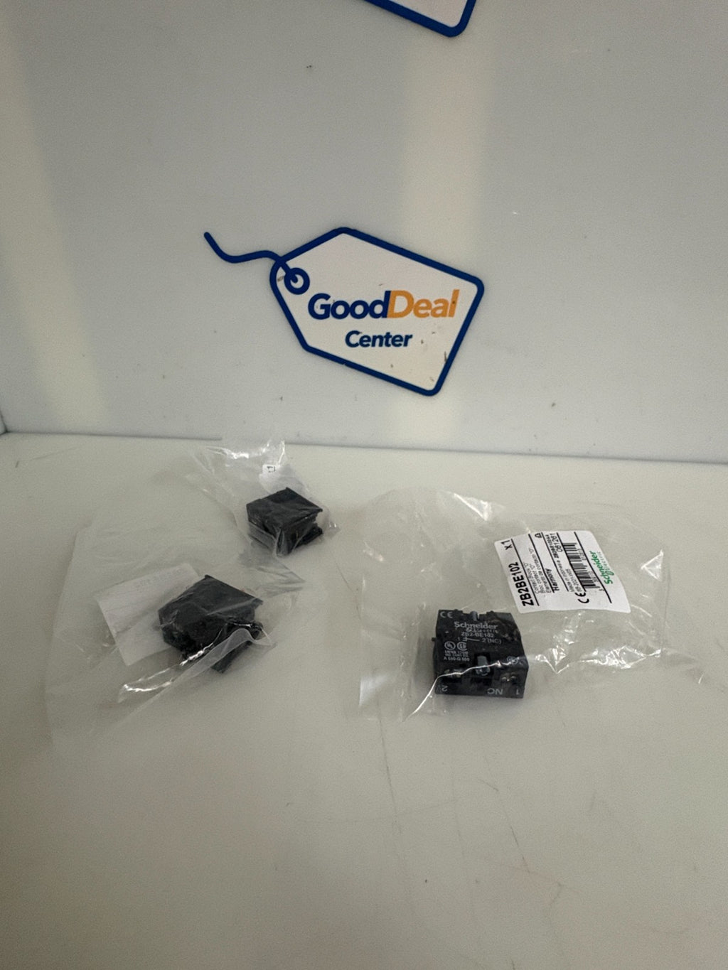 LOT OF 3 SCHNEIDER CONTACT BLOCK ZB2BE1020