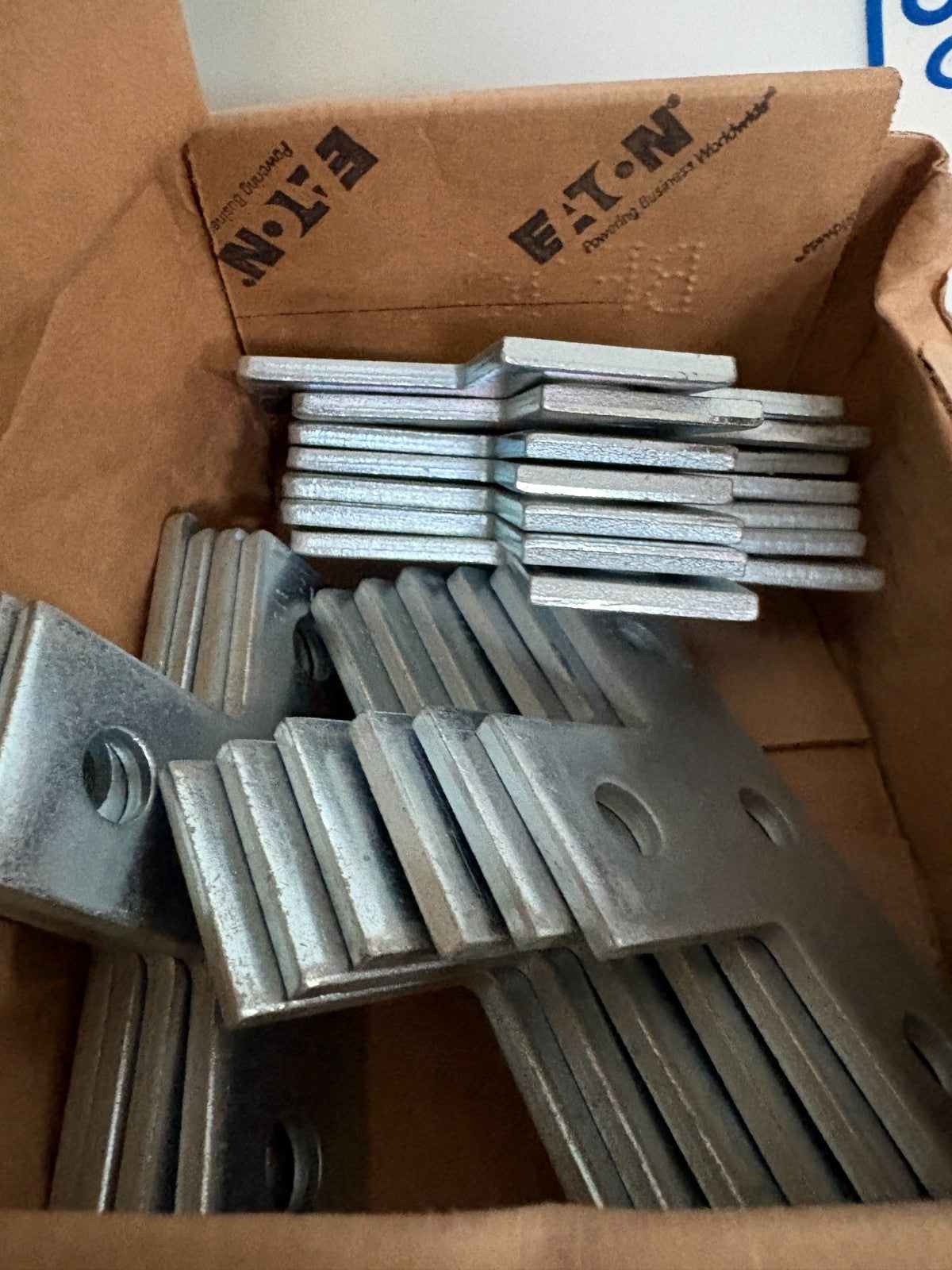 EATON 4 HOLE T CONNECTOR PLATE B133ZN 17 IN BOX3