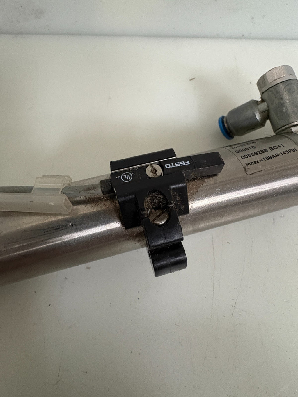 FESTO PNEUMATIC CYLINDER DSNU-25-PPS-A 26688848 W/1 SENSOR