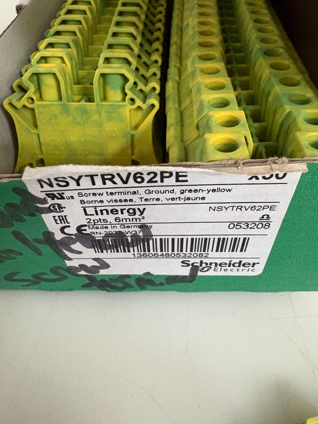 LOT OF 46 SCHNEIDER ELECTRIC TERMINAL BLOCK NSYTRV62PE2