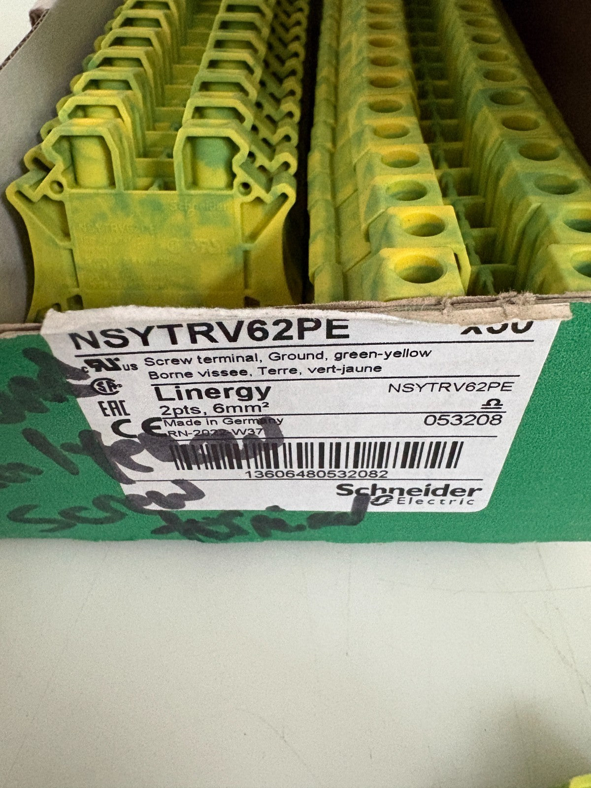 LOT OF 46 SCHNEIDER ELECTRIC TERMINAL BLOCK NSYTRV62PE2