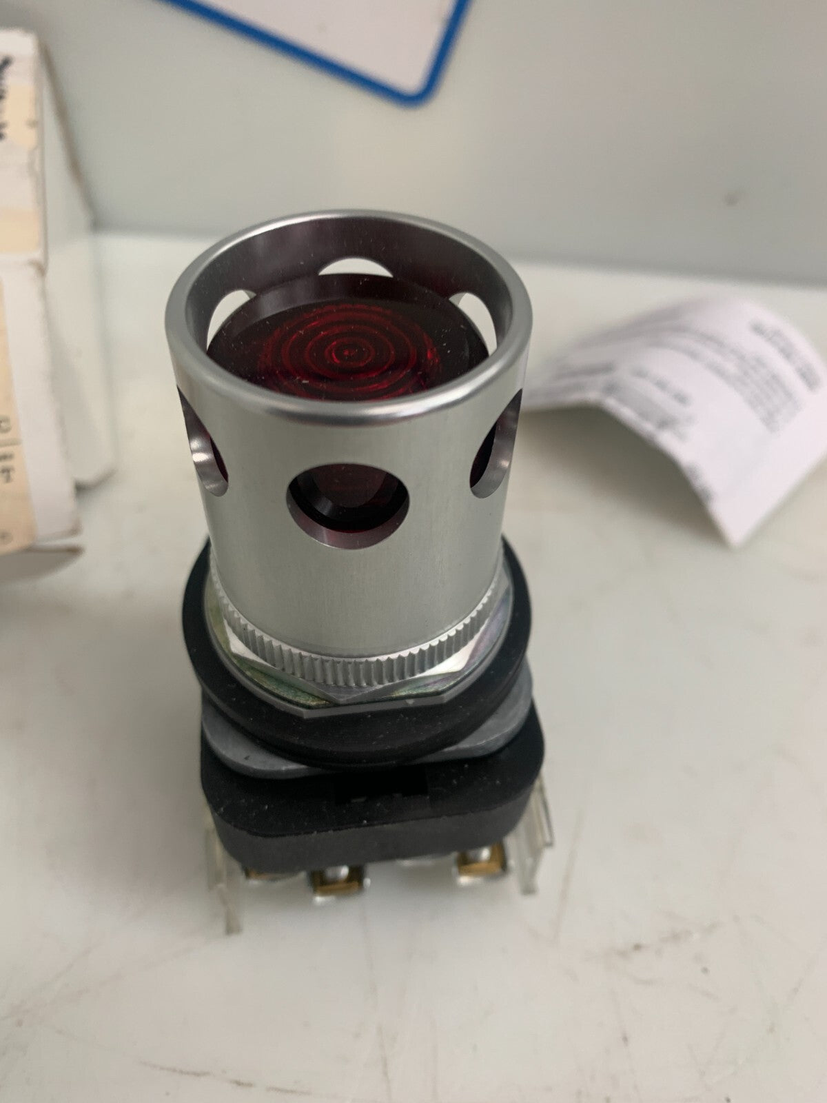 ALLEN BRADLEY  Illuminated Red Push Button  800T-QAH24R