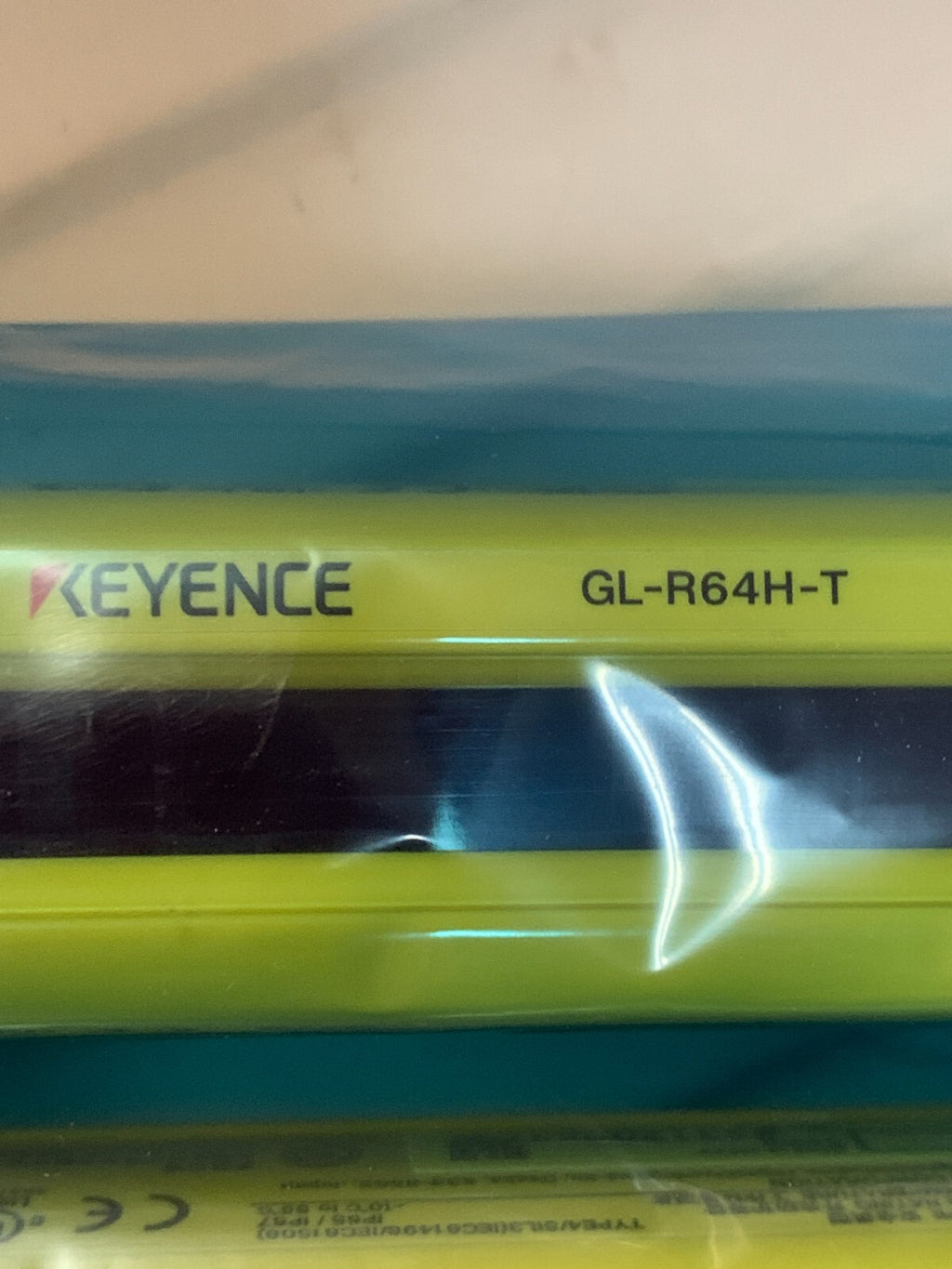 KEYENCE LIGHT CURTAIN RECEIVER AND TRANSMITTER GL-R64H W/2 BRACKET KIT GL-RB21