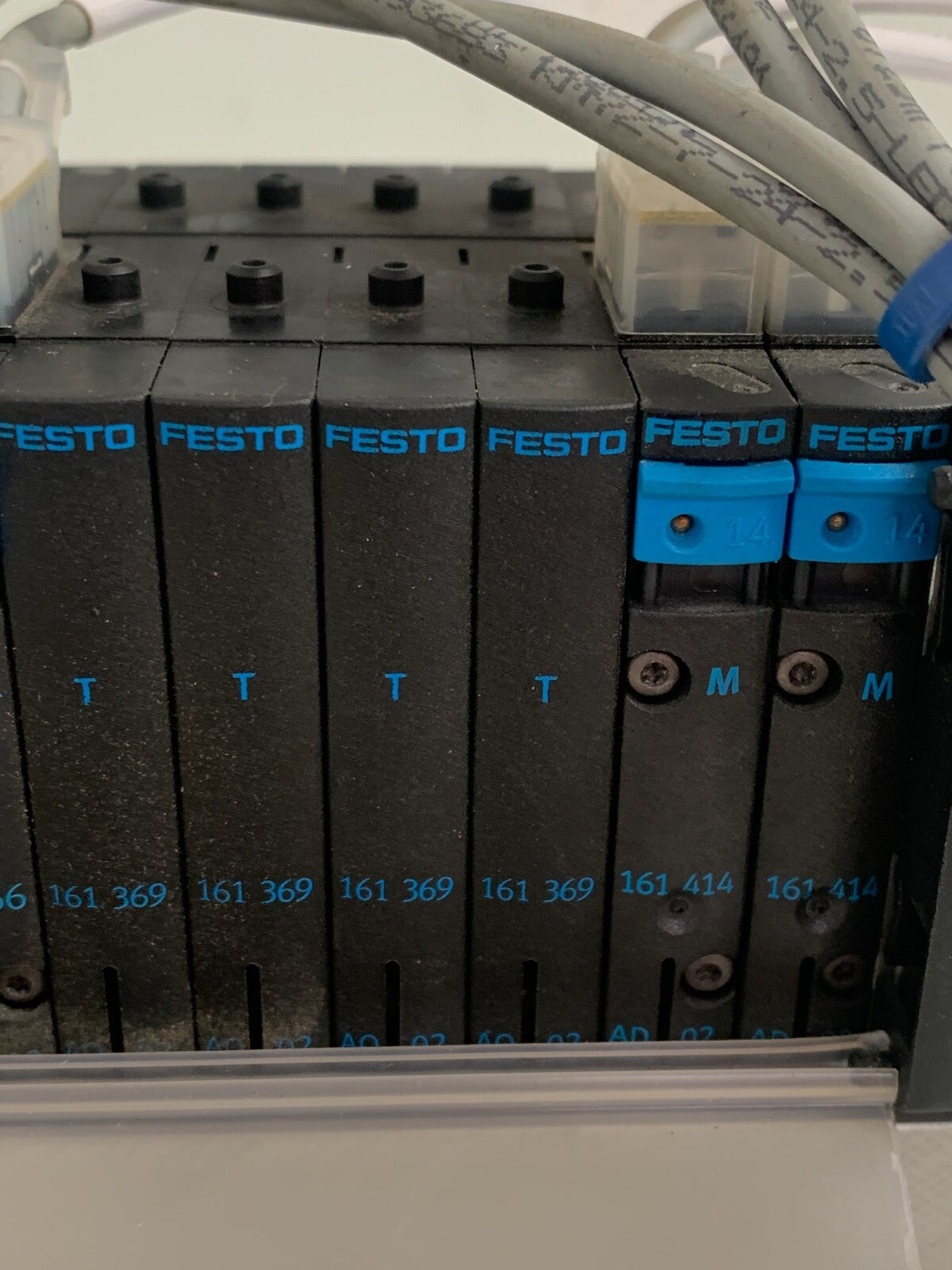 FESTO MANIFOLD PNEMATIC BLOCK 241795 (see description for parts)