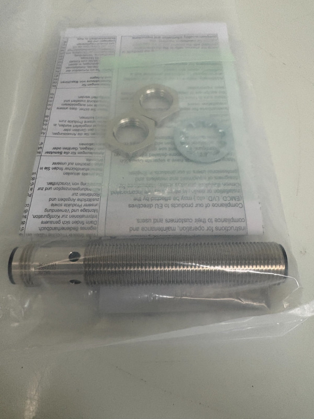 LOT OF 2 OMRON PROXIMITY SENSOR E2B-M12LS04-M1-B21