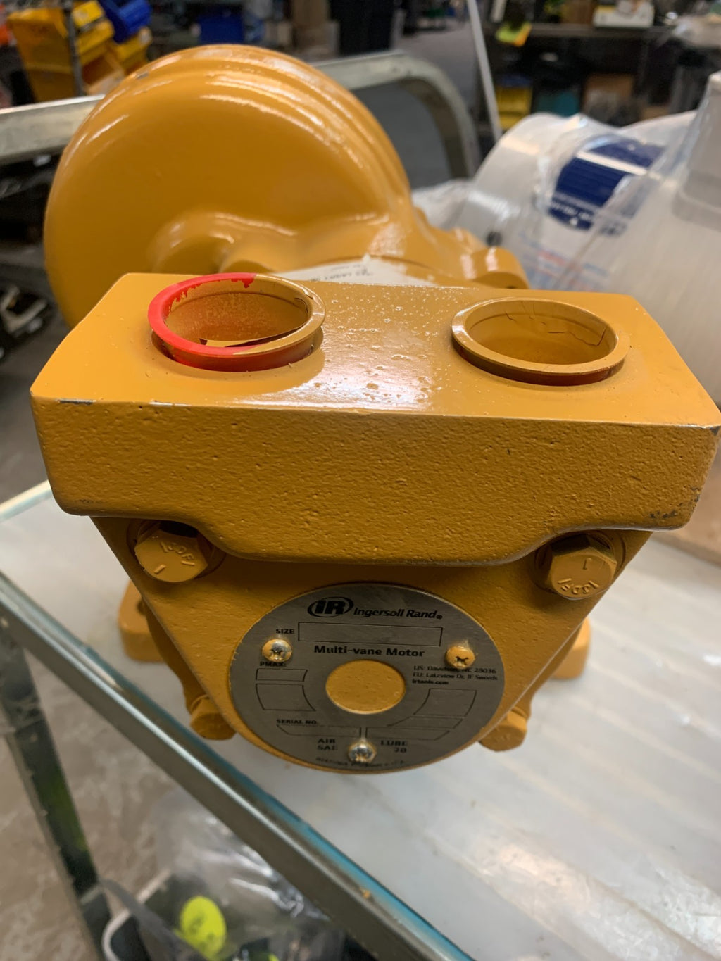 INGERSOLL RAND REVERSIBLE MULTI VANE AIR MOTOR 8.15 HP 92RA014  682 RPM2