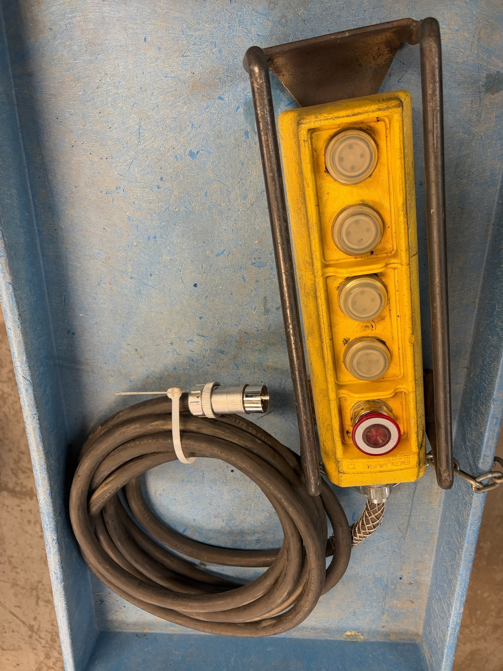 SQUARE D PENDANT STATION SKYP4 W/CONNECTING CABLE